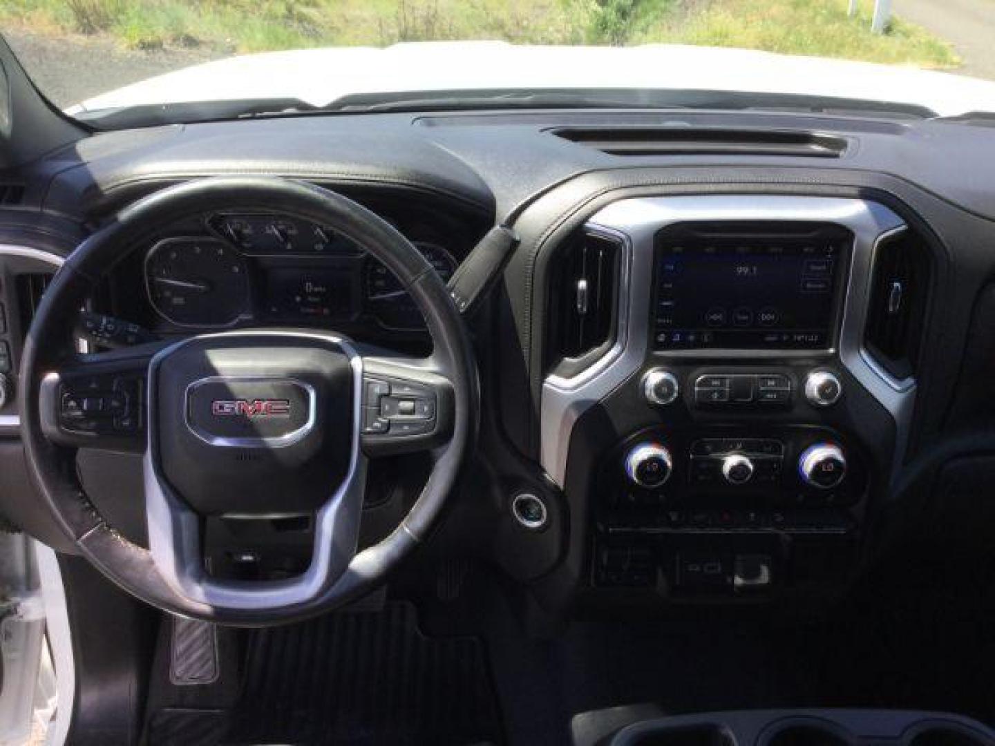 2021 Summit White /Jet Black GMC Sierra 2500HD SLE Crew Cab 4WD (1GT49MEY5MF) with an 6.6L V8 OHV 16 DIESEL engine, 10 Speed Automatic transmission, located at 1801 Main Street, Lewiston, 83501, (208) 743-9371, 46.417065, -117.004799 - Photo#17