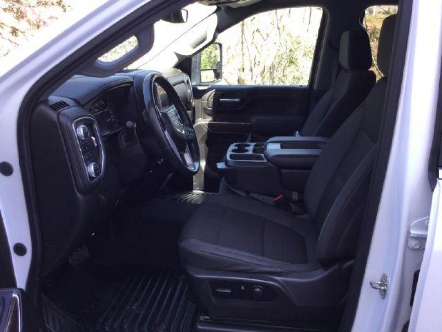 2021 Summit White /Jet Black GMC Sierra 2500HD SLE Crew Cab 4WD (1GT49MEY5MF) with an 6.6L V8 OHV 16 DIESEL engine, 10 Speed Automatic transmission, located at 1801 Main Street, Lewiston, 83501, (208) 743-9371, 46.417065, -117.004799 - Photo#3