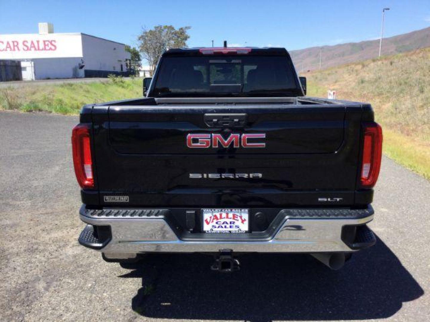 2020 Onyx Black /Jet Black, leather GMC Sierra 2500HD SLT Crew Cab 4WD (1GT49NEYXLF) with an 6.6L V8 OHV 16 DIESEL engine, 10 Speed Automatic transmission, located at 1801 Main Street, Lewiston, 83501, (208) 743-9371, 46.417065, -117.004799 - Photo#24