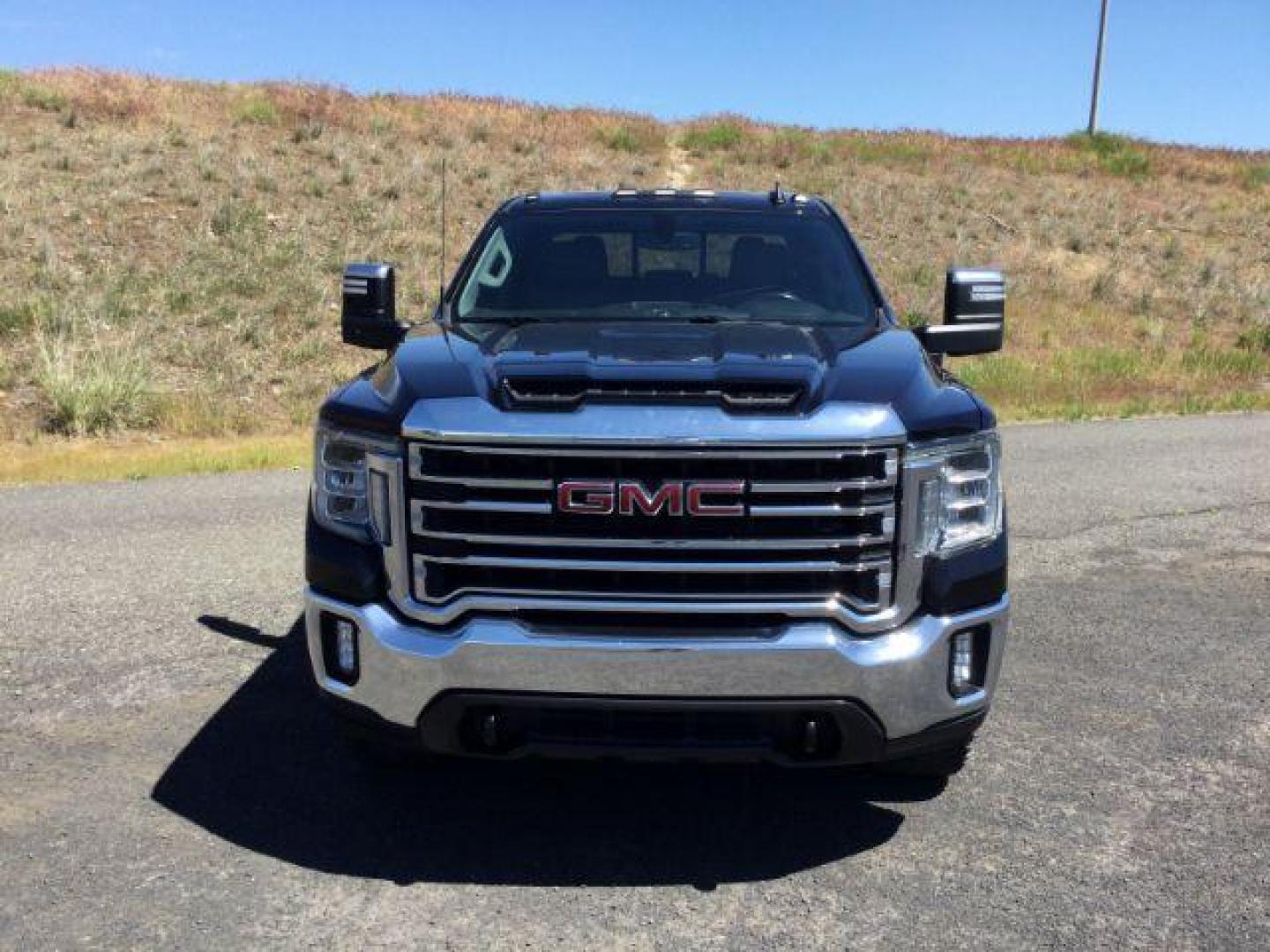 2020 Onyx Black /Jet Black, leather GMC Sierra 2500HD SLT Crew Cab 4WD (1GT49NEYXLF) with an 6.6L V8 OHV 16 DIESEL engine, 10 Speed Automatic transmission, located at 1801 Main Street, Lewiston, 83501, (208) 743-9371, 46.417065, -117.004799 - Photo#26