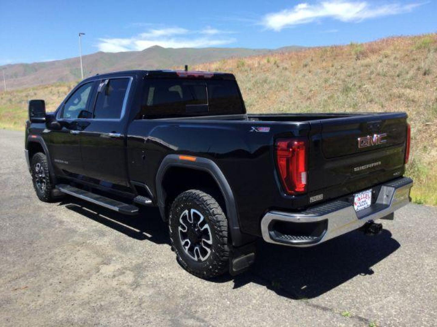 2020 Onyx Black /Jet Black, leather GMC Sierra 2500HD SLT Crew Cab 4WD (1GT49NEYXLF) with an 6.6L V8 OHV 16 DIESEL engine, 10 Speed Automatic transmission, located at 1801 Main Street, Lewiston, 83501, (208) 743-9371, 46.417065, -117.004799 - Photo#2