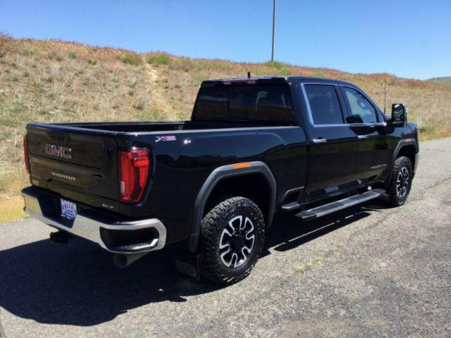 2020 Onyx Black /Jet Black, leather GMC Sierra 2500HD SLT Crew Cab 4WD (1GT49NEYXLF) with an 6.6L V8 OHV 16 DIESEL engine, 10 Speed Automatic transmission, located at 1801 Main Street, Lewiston, 83501, (208) 743-9371, 46.417065, -117.004799 - Photo#29