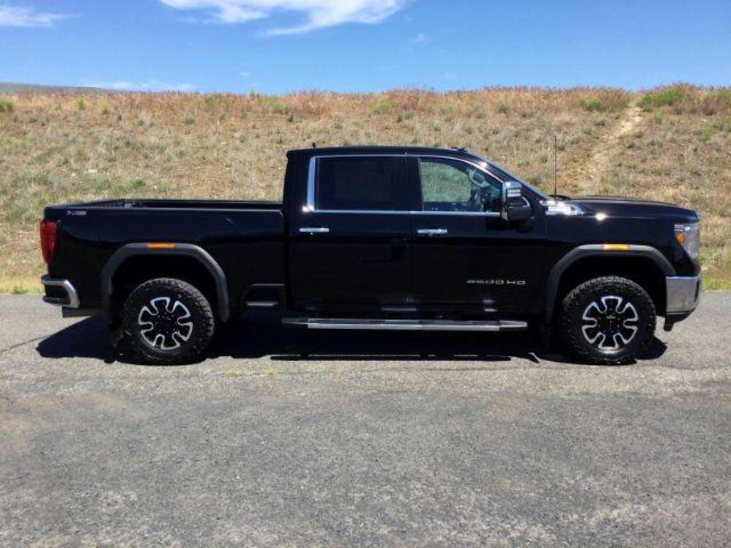 2020 Onyx Black /Jet Black, leather GMC Sierra 2500HD SLT Crew Cab 4WD (1GT49NEYXLF) with an 6.6L V8 OHV 16 DIESEL engine, 10 Speed Automatic transmission, located at 1801 Main Street, Lewiston, 83501, (208) 743-9371, 46.417065, -117.004799 - Photo#30