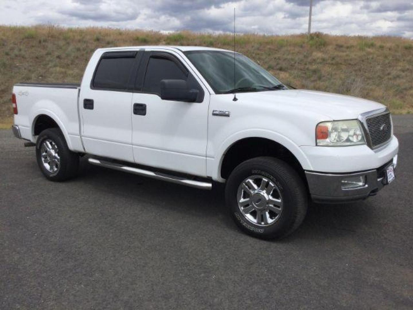 2004 Oxford White /Tan Leather Interior Ford F-150 Lariat SuperCrew 4WD (1FTPW14524K) with an 5.4L V8 SOHC 16V engine, 4-Speed Automatic transmission, located at 1801 Main Street, Lewiston, 83501, (208) 743-9371, 46.417065, -117.004799 - Photo#9