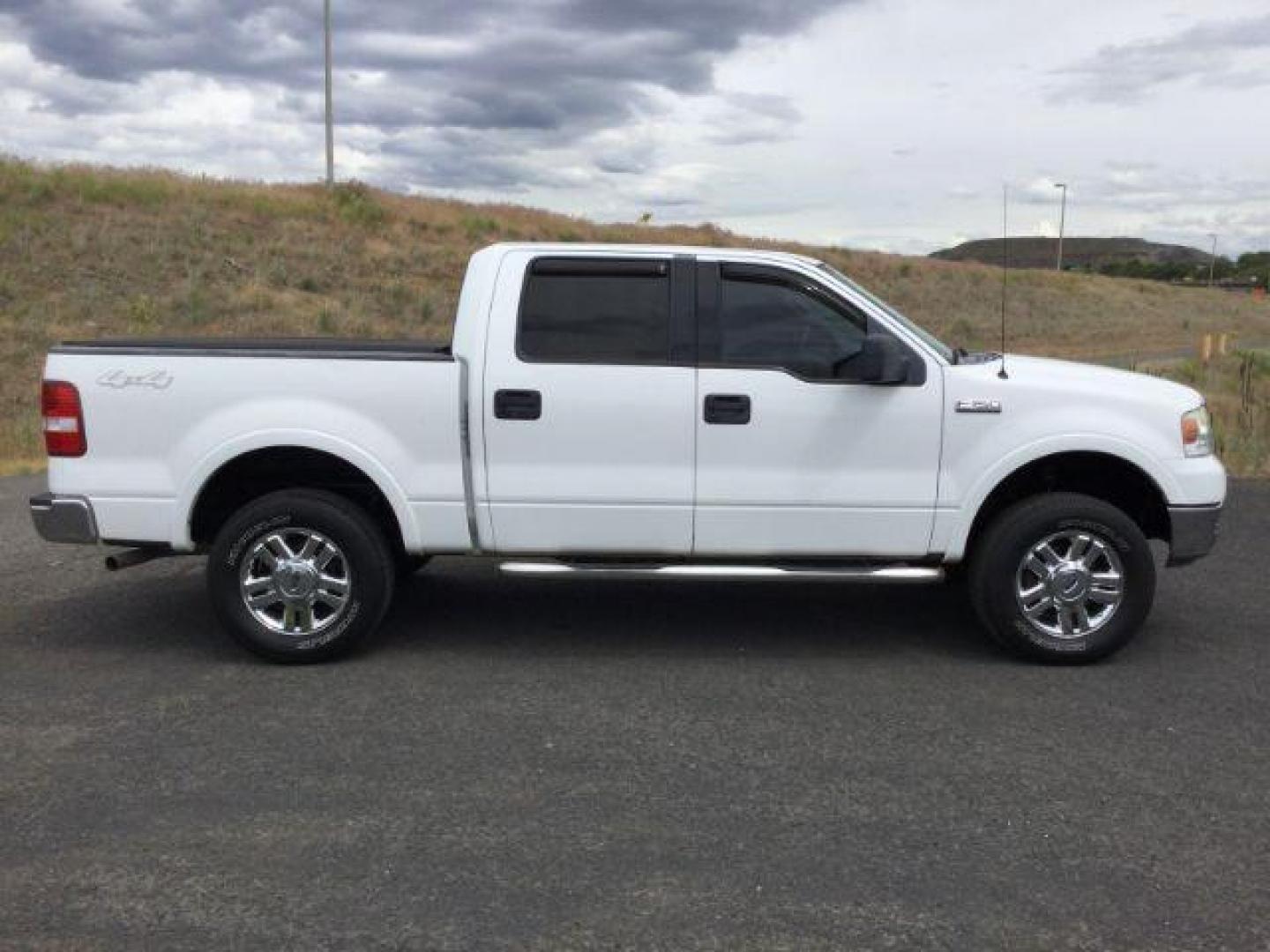 2004 Oxford White /Tan Leather Interior Ford F-150 Lariat SuperCrew 4WD (1FTPW14524K) with an 5.4L V8 SOHC 16V engine, 4-Speed Automatic transmission, located at 1801 Main Street, Lewiston, 83501, (208) 743-9371, 46.417065, -117.004799 - Photo#10