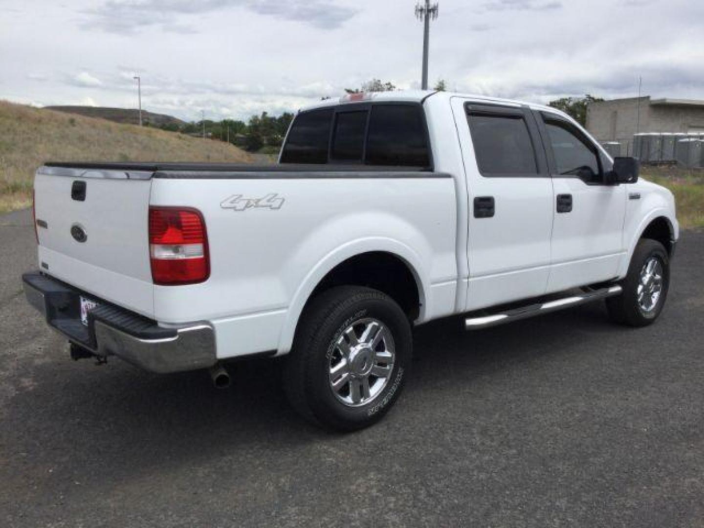 2004 Oxford White /Tan Leather Interior Ford F-150 Lariat SuperCrew 4WD (1FTPW14524K) with an 5.4L V8 SOHC 16V engine, 4-Speed Automatic transmission, located at 1801 Main Street, Lewiston, 83501, (208) 743-9371, 46.417065, -117.004799 - Photo#11