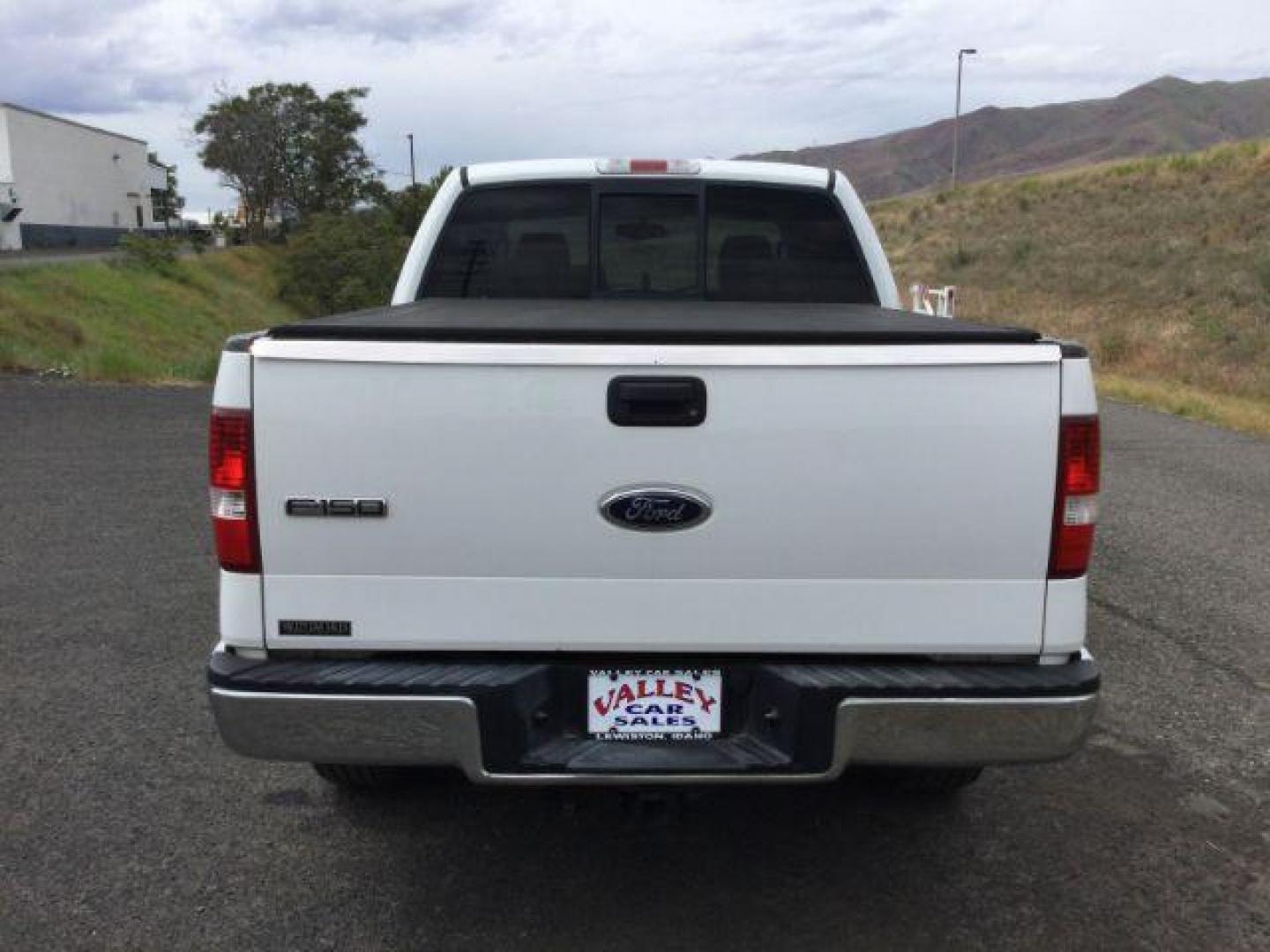 2004 Oxford White /Tan Leather Interior Ford F-150 Lariat SuperCrew 4WD (1FTPW14524K) with an 5.4L V8 SOHC 16V engine, 4-Speed Automatic transmission, located at 1801 Main Street, Lewiston, 83501, (208) 743-9371, 46.417065, -117.004799 - Photo#16