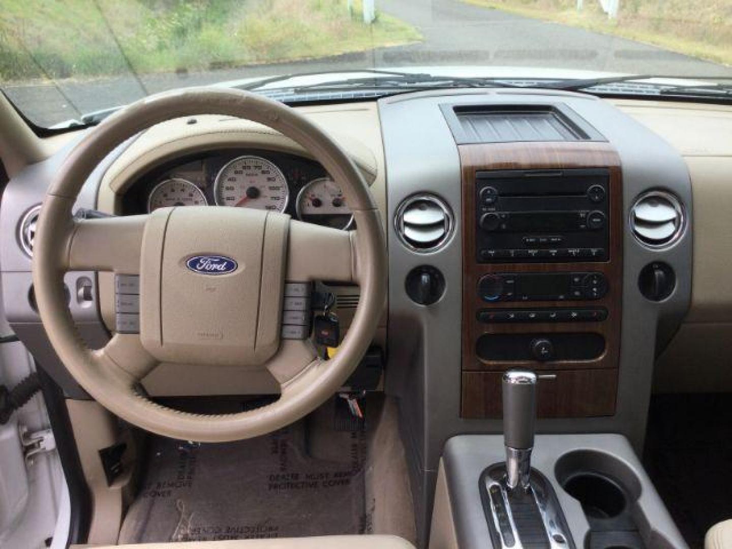 2004 Oxford White /Tan Leather Interior Ford F-150 Lariat SuperCrew 4WD (1FTPW14524K) with an 5.4L V8 SOHC 16V engine, 4-Speed Automatic transmission, located at 1801 Main Street, Lewiston, 83501, (208) 743-9371, 46.417065, -117.004799 - Photo#6