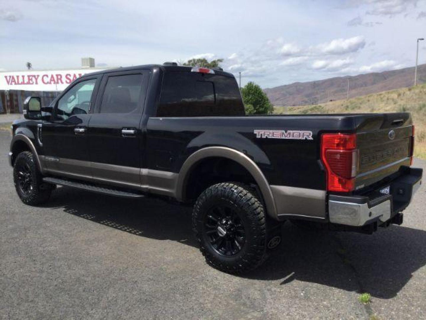 2020 Agate Black/Stone Gray Metallic /Black, leather Ford F-250 SD Lariat Crew Cab 4WD (1FT8W2BTXLE) with an 6.7L V8 OHV 16V DIESEL engine, 10-speed automatic transmission, located at 1801 Main Street, Lewiston, 83501, (208) 743-9371, 46.417065, -117.004799 - Photo#2