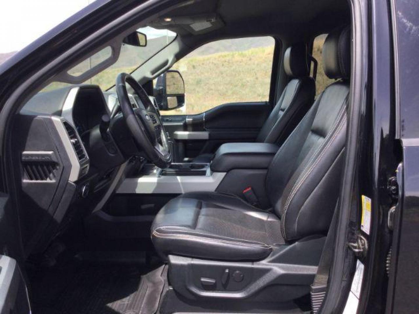 2020 Agate Black/Stone Gray Metallic /Black, leather Ford F-250 SD Lariat Crew Cab 4WD (1FT8W2BTXLE) with an 6.7L V8 OHV 16V DIESEL engine, 10-speed automatic transmission, located at 1801 Main Street, Lewiston, 83501, (208) 743-9371, 46.417065, -117.004799 - Photo#4