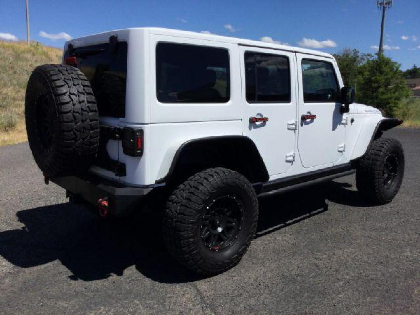 2013 Bright White /Black Cloth Interior Jeep Wrangler Unlimited Rubicon 4WD (1C4BJWFG6DL) with an 3.6L V6 DOHC 24V FFV engine, 5-Speed Automatic transmission, located at 1801 Main Street, Lewiston, 83501, (208) 743-9371, 46.417065, -117.004799 - Photo#10