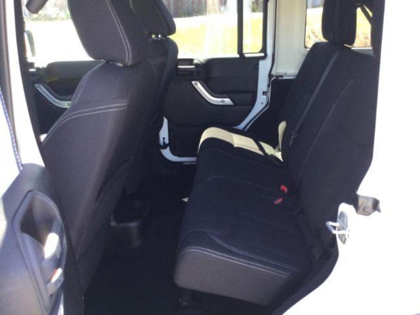 2013 Bright White /Black Cloth Interior Jeep Wrangler Unlimited Rubicon 4WD (1C4BJWFG6DL) with an 3.6L V6 DOHC 24V FFV engine, 5-Speed Automatic transmission, located at 1801 Main Street, Lewiston, 83501, (208) 743-9371, 46.417065, -117.004799 - Photo#4