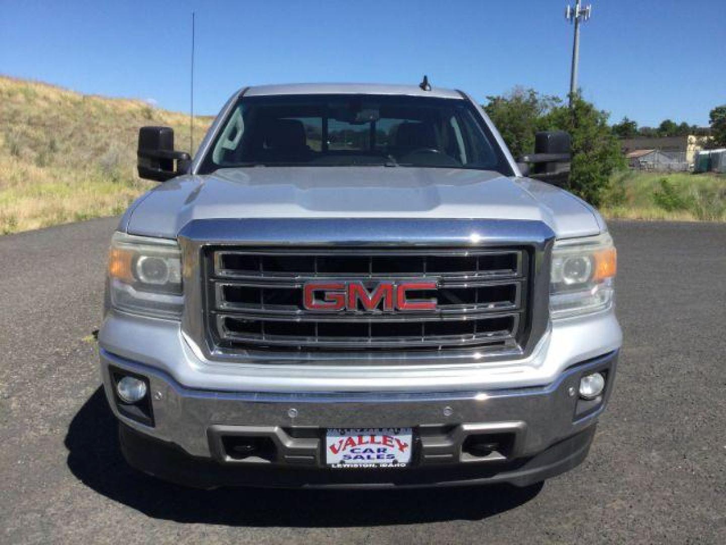 2015 Quicksilver Metallic /Jet Black, leather GMC Sierra 1500 SLT Crew Cab Long Box 4WD (3GTU2VECXFG) with an 5.3L V8 OHV 16V engine, 6-Speed Automatic transmission, located at 1801 Main Street, Lewiston, 83501, (208) 743-9371, 46.417065, -117.004799 - Photo#9