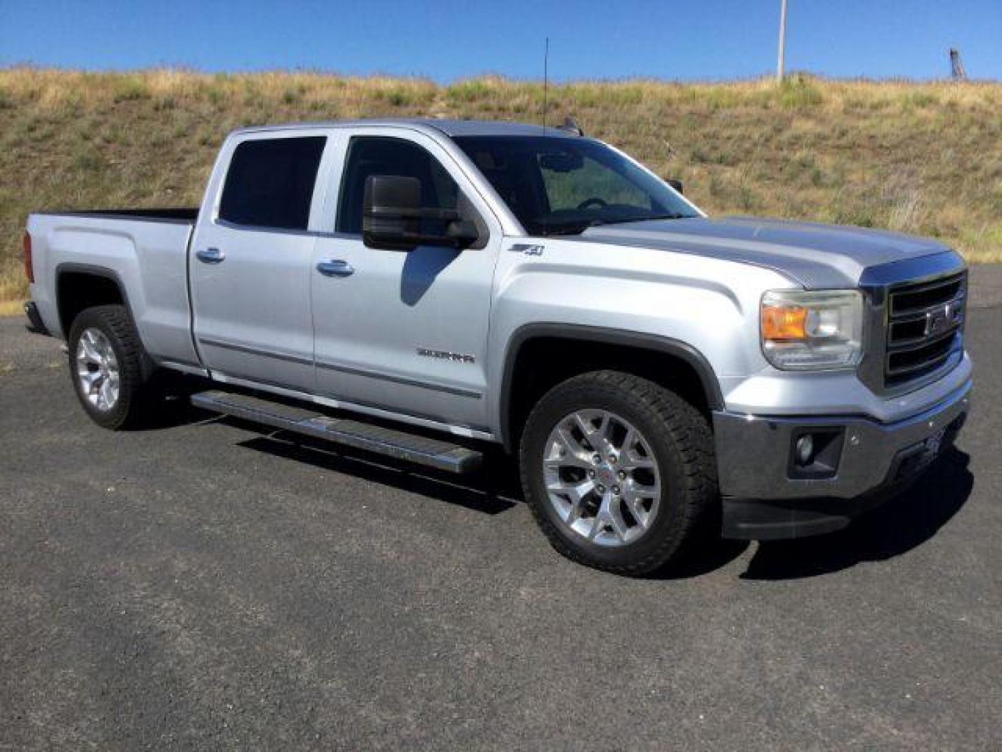 2015 Quicksilver Metallic /Jet Black, leather GMC Sierra 1500 SLT Crew Cab Long Box 4WD (3GTU2VECXFG) with an 5.3L V8 OHV 16V engine, 6-Speed Automatic transmission, located at 1801 Main Street, Lewiston, 83501, (208) 743-9371, 46.417065, -117.004799 - Photo#11