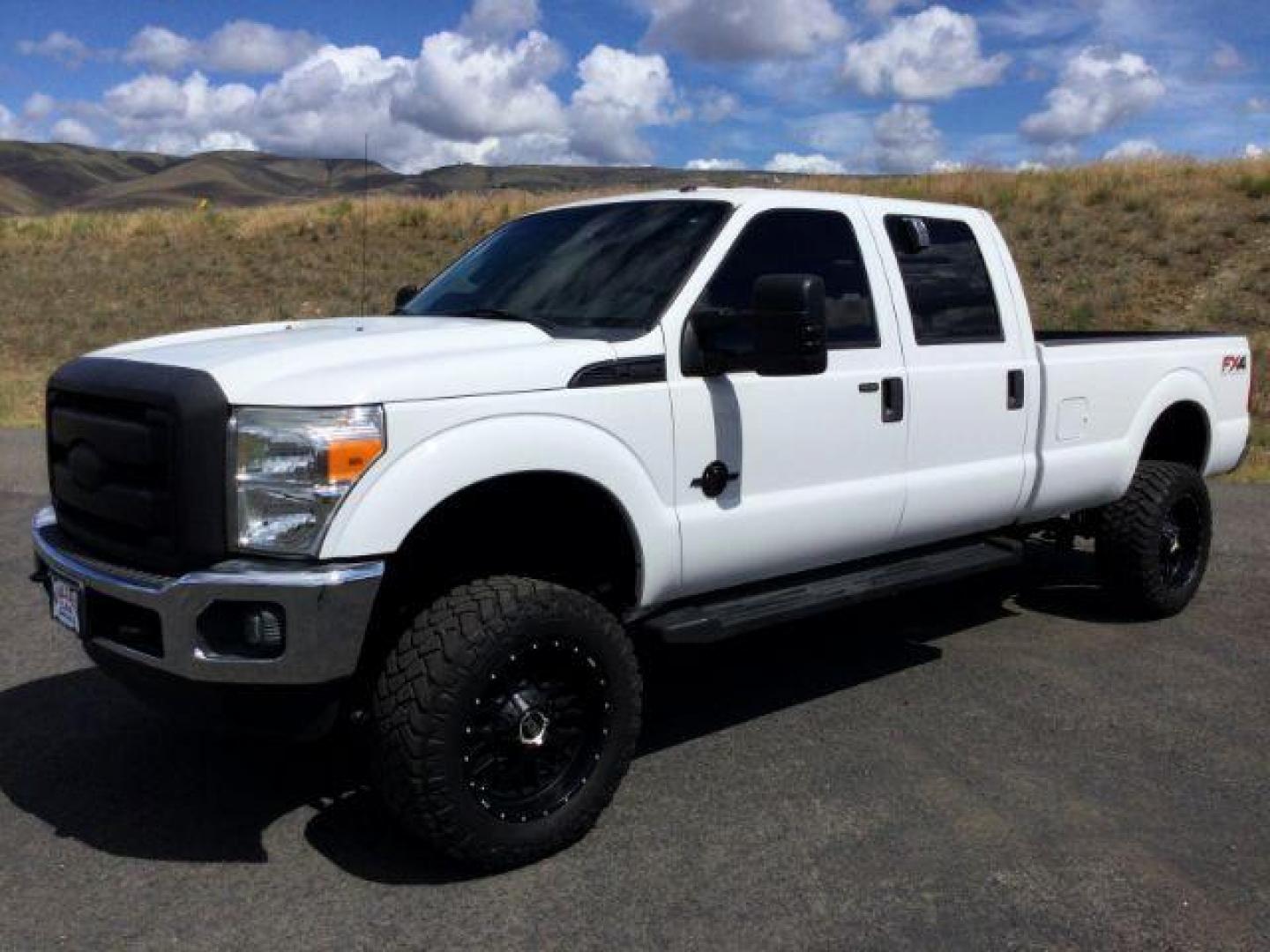 2016 WHITE /Steel, cloth Ford F-250 SD XLT Crew Cab Long Bed 4WD (1FT7W2BT5GE) with an 6.7L V8 OHV 16V DIESEL engine, 6-Speed Automatic transmission, located at 1801 Main Street, Lewiston, 83501, (208) 743-9371, 46.417065, -117.004799 - Photo#0