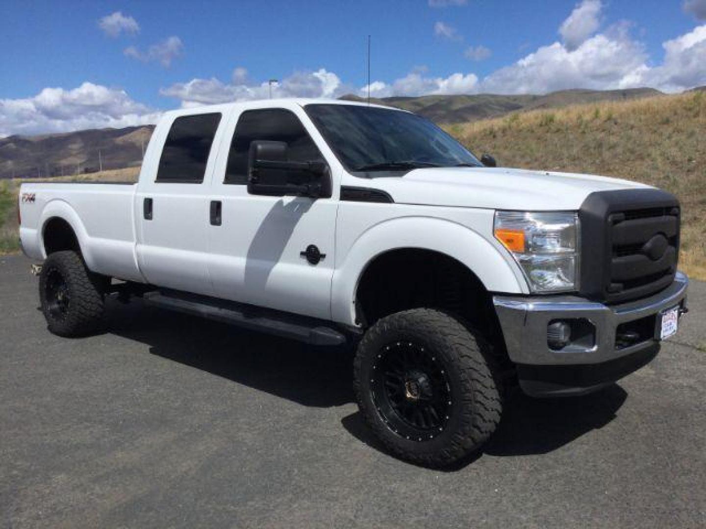 2016 WHITE /Steel, cloth Ford F-250 SD XLT Crew Cab Long Bed 4WD (1FT7W2BT5GE) with an 6.7L V8 OHV 16V DIESEL engine, 6-Speed Automatic transmission, located at 1801 Main Street, Lewiston, 83501, (208) 743-9371, 46.417065, -117.004799 - Photo#9