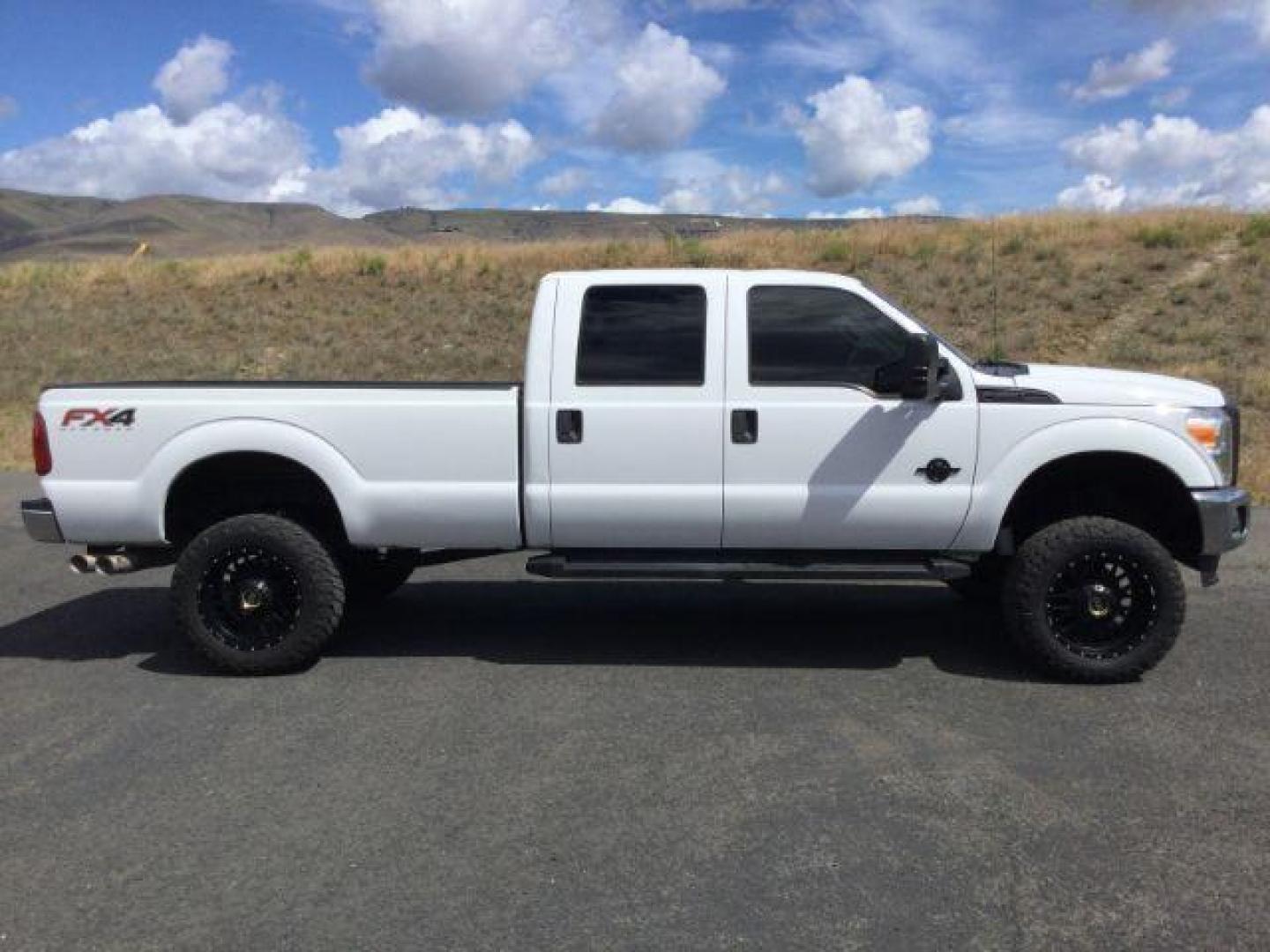 2016 WHITE /Steel, cloth Ford F-250 SD XLT Crew Cab Long Bed 4WD (1FT7W2BT5GE) with an 6.7L V8 OHV 16V DIESEL engine, 6-Speed Automatic transmission, located at 1801 Main Street, Lewiston, 83501, (208) 743-9371, 46.417065, -117.004799 - Photo#10