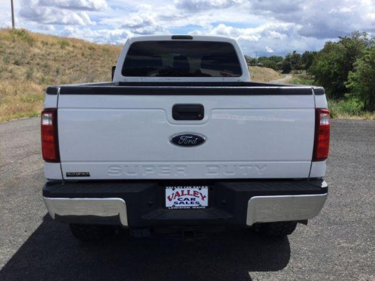 2016 WHITE /Steel, cloth Ford F-250 SD XLT Crew Cab Long Bed 4WD (1FT7W2BT5GE) with an 6.7L V8 OHV 16V DIESEL engine, 6-Speed Automatic transmission, located at 1801 Main Street, Lewiston, 83501, (208) 743-9371, 46.417065, -117.004799 - Photo#17