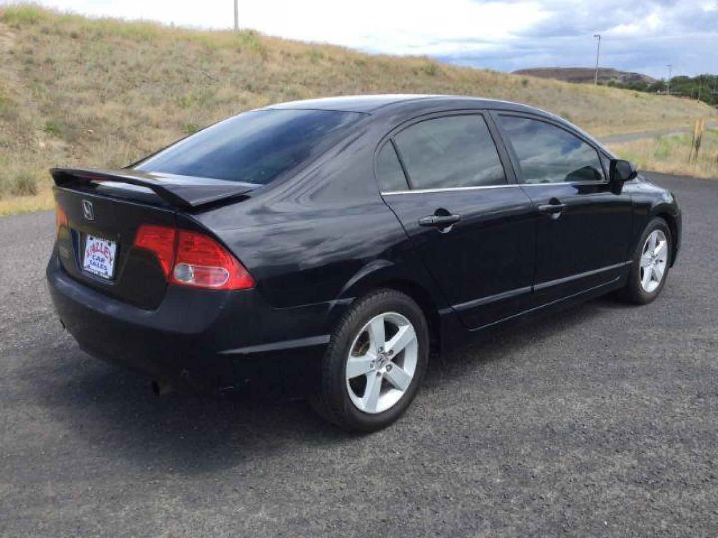 2006 Nighthawk Black Pearl /Ivory Cloth Interior Honda Civic EX Sedan AT (1HGFA16836L) with an 1.8L L4 SOHC 16V engine, 5-Speed Automatic transmission, located at 1801 Main Street, Lewiston, 83501, (208) 743-9371, 46.417065, -117.004799 - Photo#13