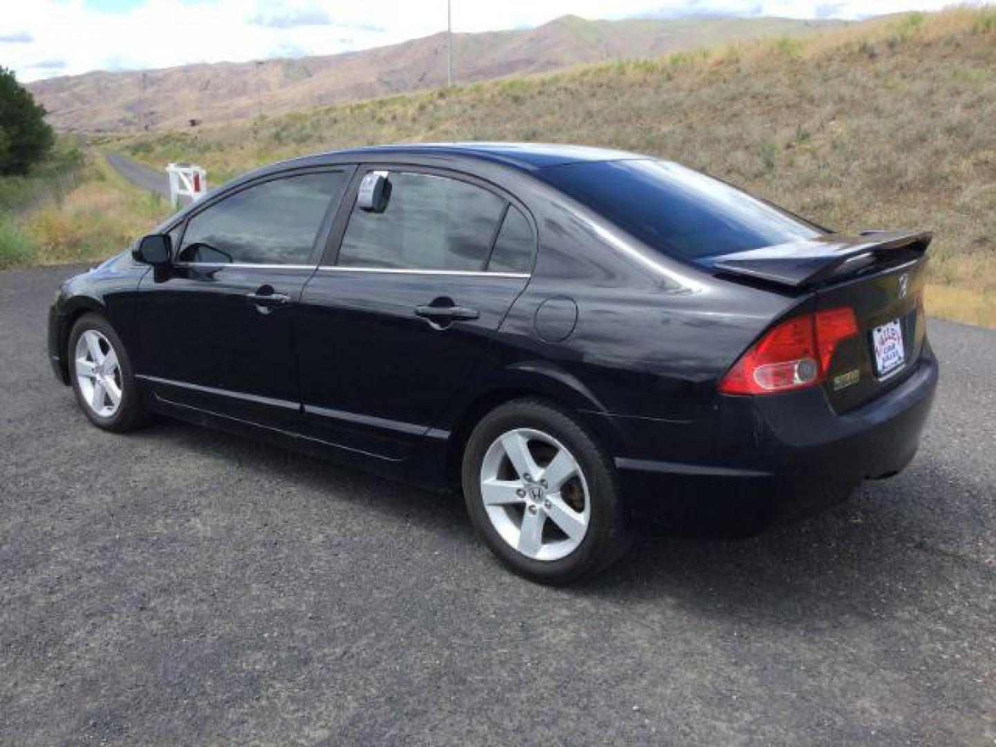 2006 Nighthawk Black Pearl /Ivory Cloth Interior Honda Civic EX Sedan AT (1HGFA16836L) with an 1.8L L4 SOHC 16V engine, 5-Speed Automatic transmission, located at 1801 Main Street, Lewiston, 83501, (208) 743-9371, 46.417065, -117.004799 - Photo#2