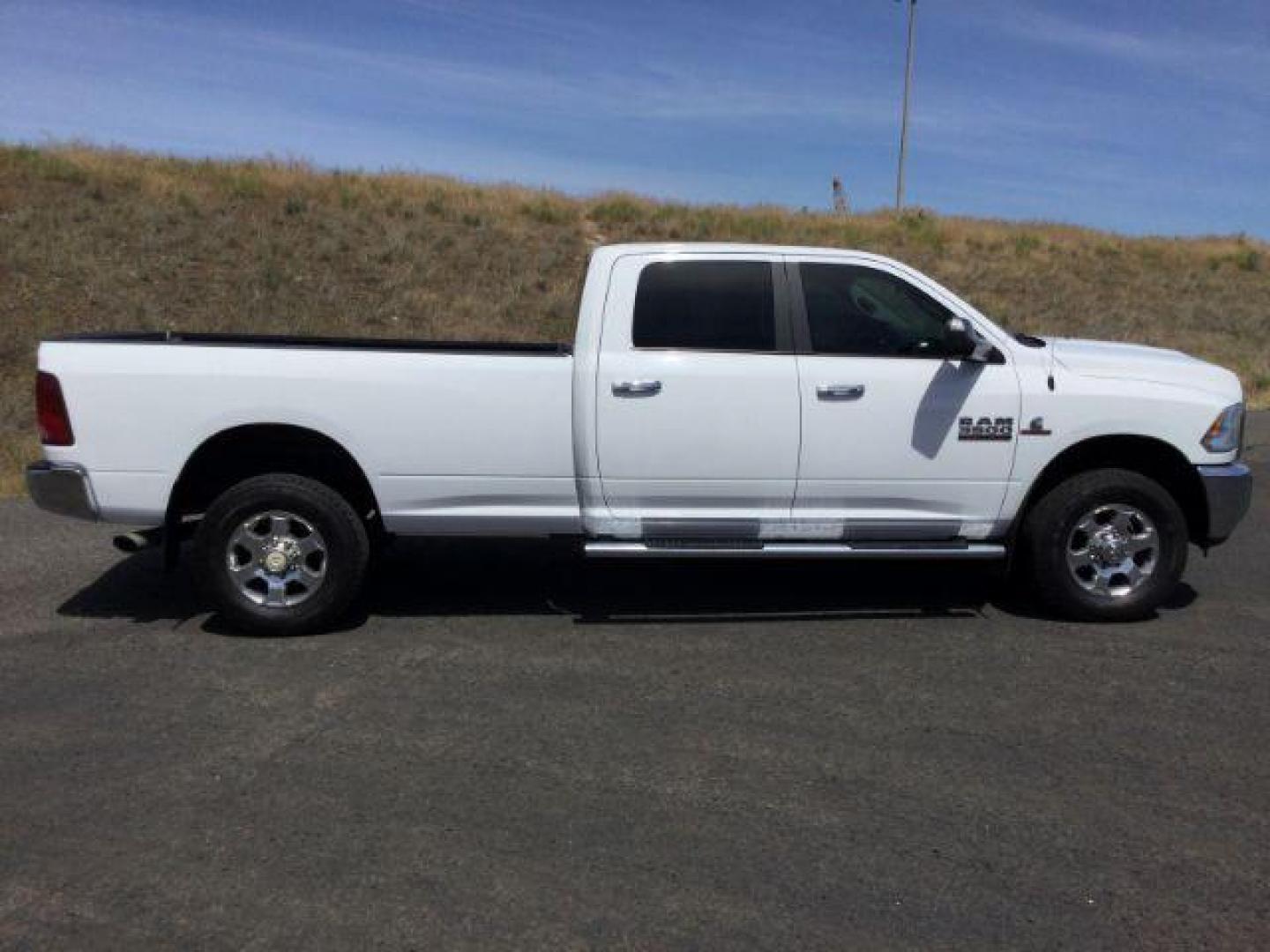 2018 Bright White Clear Coat /BLACK LEATHER RAM 3500 SLT Crew Cab LWB 4WD (3C63R3HL3JG) with an 6.7L L6 OHV 24V TURBO DIESEL engine, 6-Speed Automatic transmission, located at 1801 Main Street, Lewiston, 83501, (208) 743-9371, 46.417065, -117.004799 - Photo#8