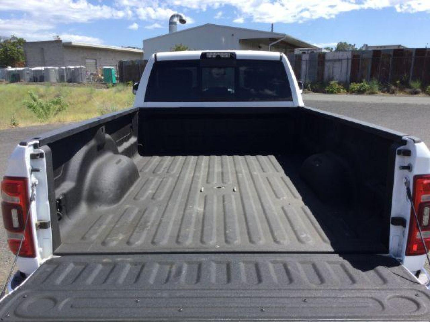 2019 Bright White Clear Coat /Black, leather RAM 3500 Laramie Crew Cab LWB 4WD (3C63R3JL1KG) with an 6.7L L6 OHV 24V TURBO DIESEL engine, 6-Speed Automatic transmission, located at 1801 Main Street, Lewiston, 83501, (208) 743-9371, 46.417065, -117.004799 - Photo#19