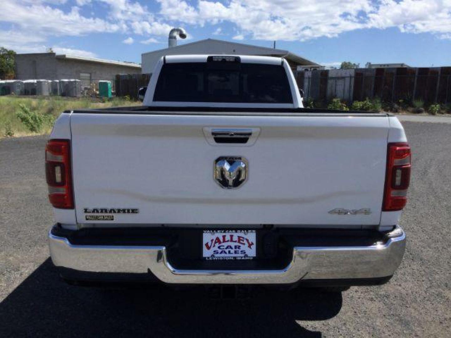 2019 Bright White Clear Coat /Black, leather RAM 3500 Laramie Crew Cab LWB 4WD (3C63R3JL1KG) with an 6.7L L6 OHV 24V TURBO DIESEL engine, 6-Speed Automatic transmission, located at 1801 Main Street, Lewiston, 83501, (208) 743-9371, 46.417065, -117.004799 - Photo#20