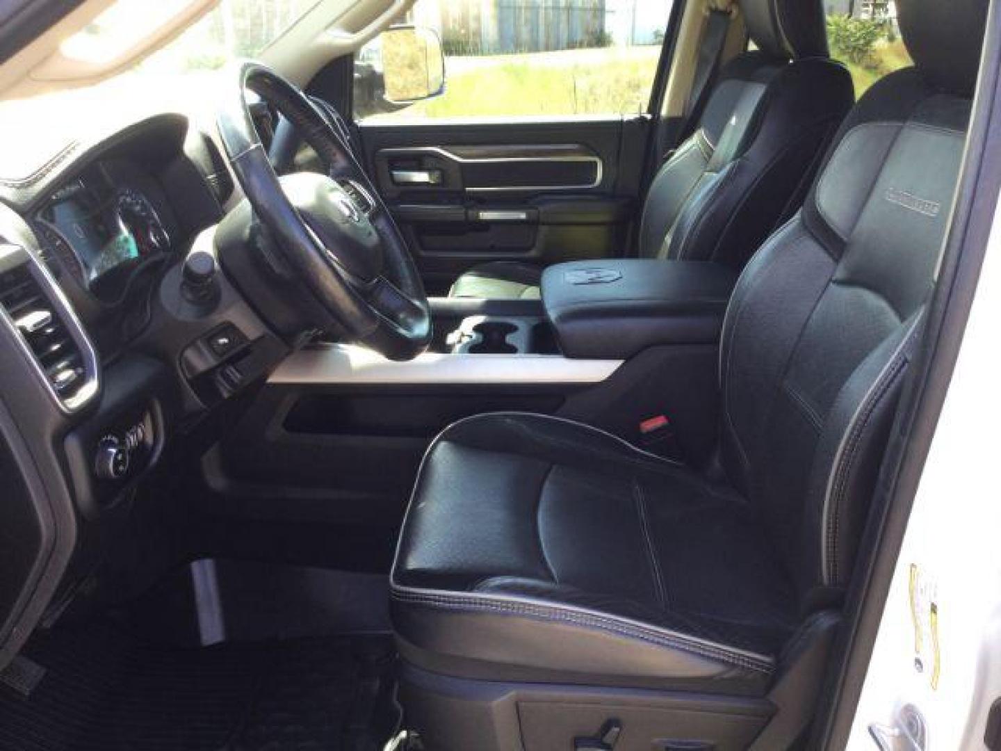 2019 Bright White Clear Coat /Black, leather RAM 3500 Laramie Crew Cab LWB 4WD (3C63R3JL1KG) with an 6.7L L6 OHV 24V TURBO DIESEL engine, 6-Speed Automatic transmission, located at 1801 Main Street, Lewiston, 83501, (208) 743-9371, 46.417065, -117.004799 - Photo#4