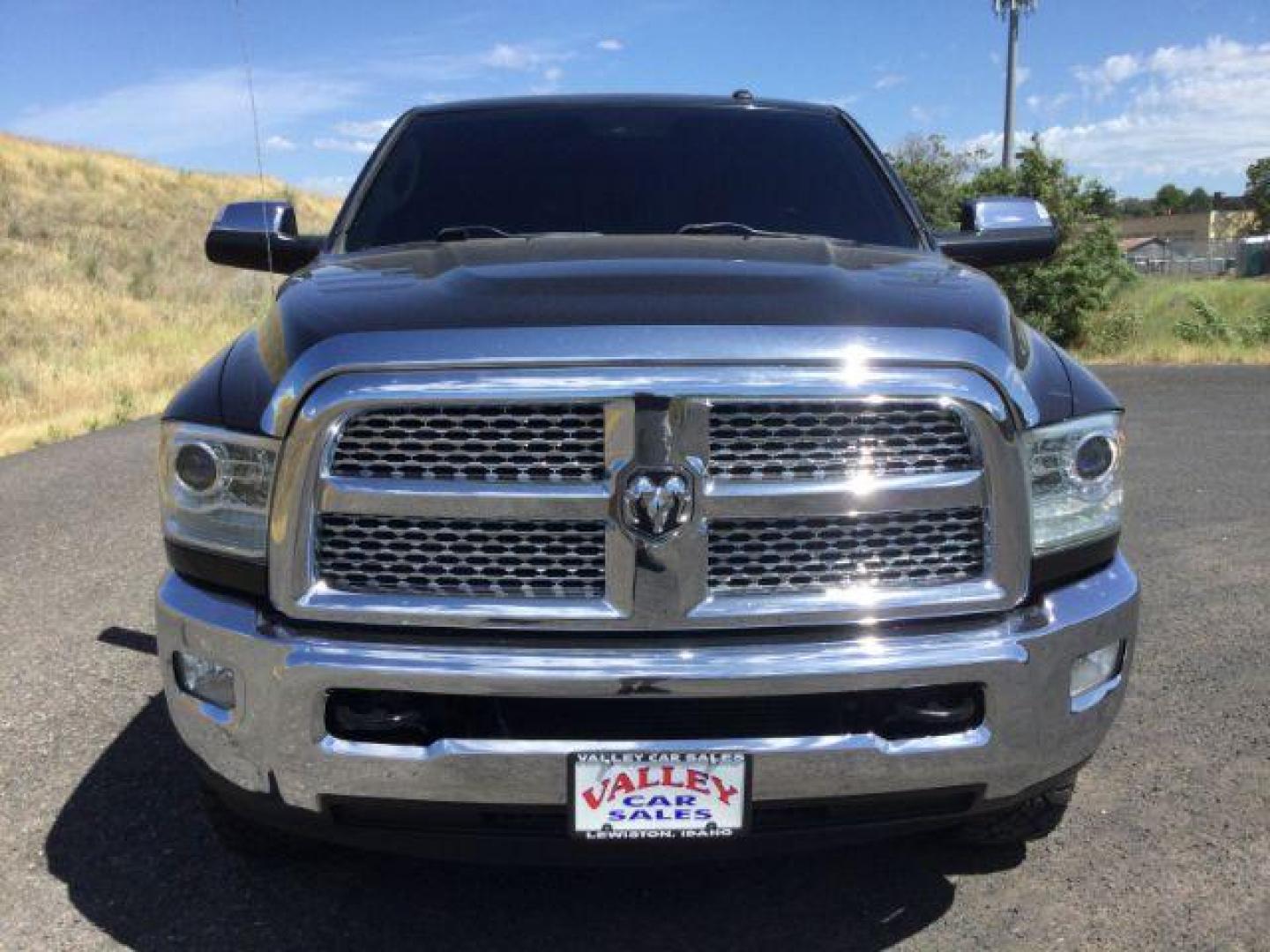 2014 Black Gold Pearlcoat /Black RAM 2500 Laramie Mega Cab 4WD (3C6UR5NL4EG) with an 6.7L L6 OHV 24V TURBO DIESEL engine, 6-Speed Automatic transmission, located at 1801 Main Street, Lewiston, 83501, (208) 743-9371, 46.417065, -117.004799 - Photo#9