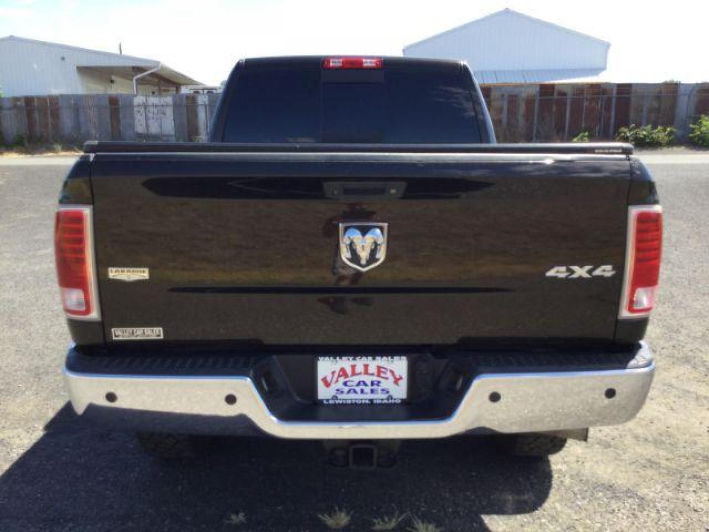 2014 Black Gold Pearlcoat /Black RAM 2500 Laramie Mega Cab 4WD (3C6UR5NL4EG) with an 6.7L L6 OHV 24V TURBO DIESEL engine, 6-Speed Automatic transmission, located at 1801 Main Street, Lewiston, 83501, (208) 743-9371, 46.417065, -117.004799 - Photo#17