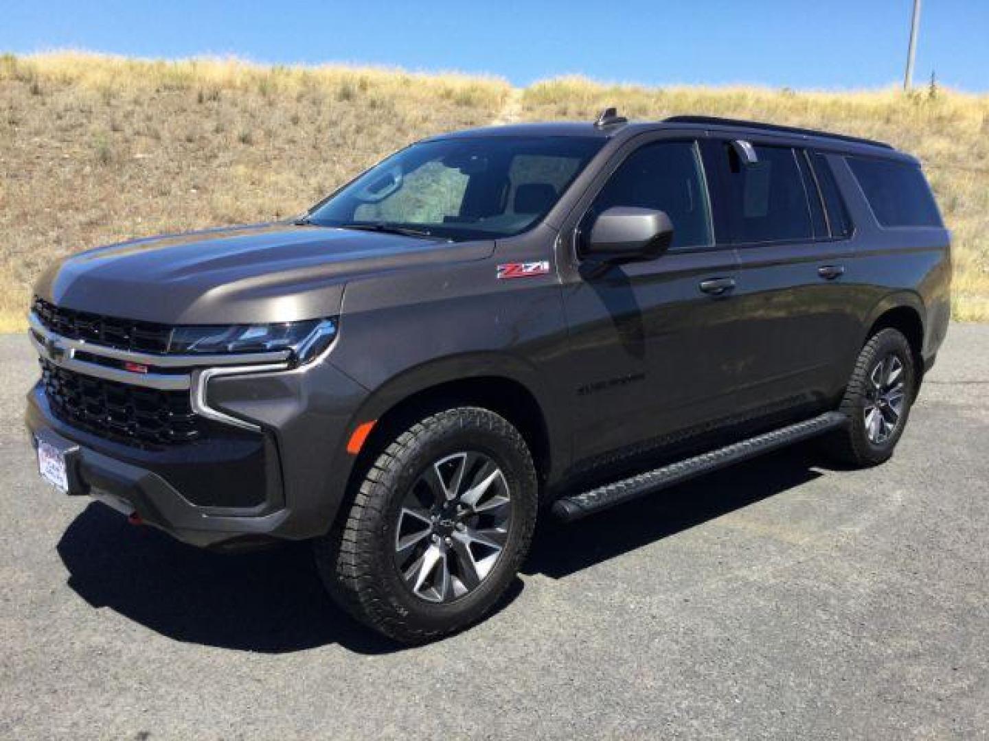 2021 Graywood Metallic /BLACK LEATHER Chevrolet Suburban Z71 (1GNSKDKD0MR) with an 5.3L V8 OHV 16V engine, 10-Speed Automatic transmission, located at 1801 Main Street, Lewiston, 83501, (208) 743-9371, 46.417065, -117.004799 - Photo#0