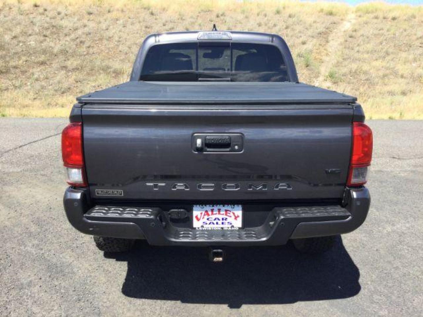 2019 Magnetic Gray Metallic /Black w/Caramel Accent Stitching, cloth Toyota Tacoma SR5 Double Cab Long Bed V6 6AT 4WD (5TFCZ5AN2KX) with an 3.5L V6 DOHC 24V engine, 6-Speed Manual Transmission transmission, located at 1801 Main Street, Lewiston, 83501, (208) 743-9371, 46.417065, -117.004799 - Photo#7