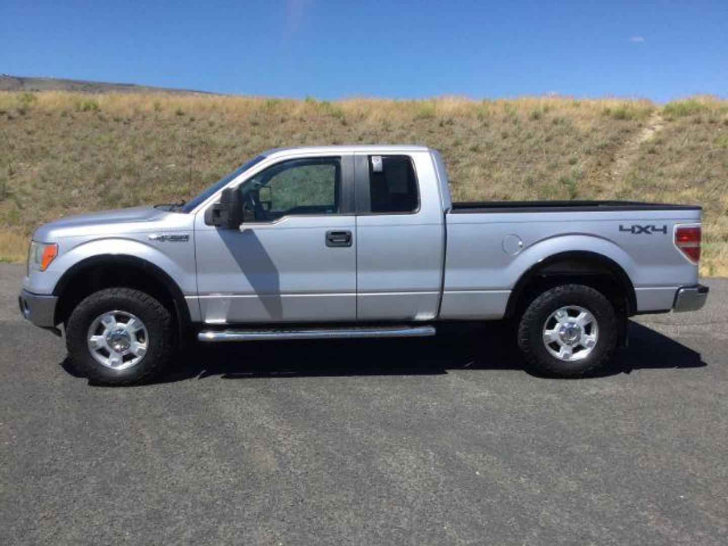 2011 Ingot Silver Ford F-150 XLT SuperCab 6.5-ft. Bed 4WD (1FTFX1EF9BF) with an 5.0L V8 engine, 6-Speed Automatic transmission, located at 1801 Main Street, Lewiston, 83501, (208) 743-9371, 46.417065, -117.004799 - Photo#1