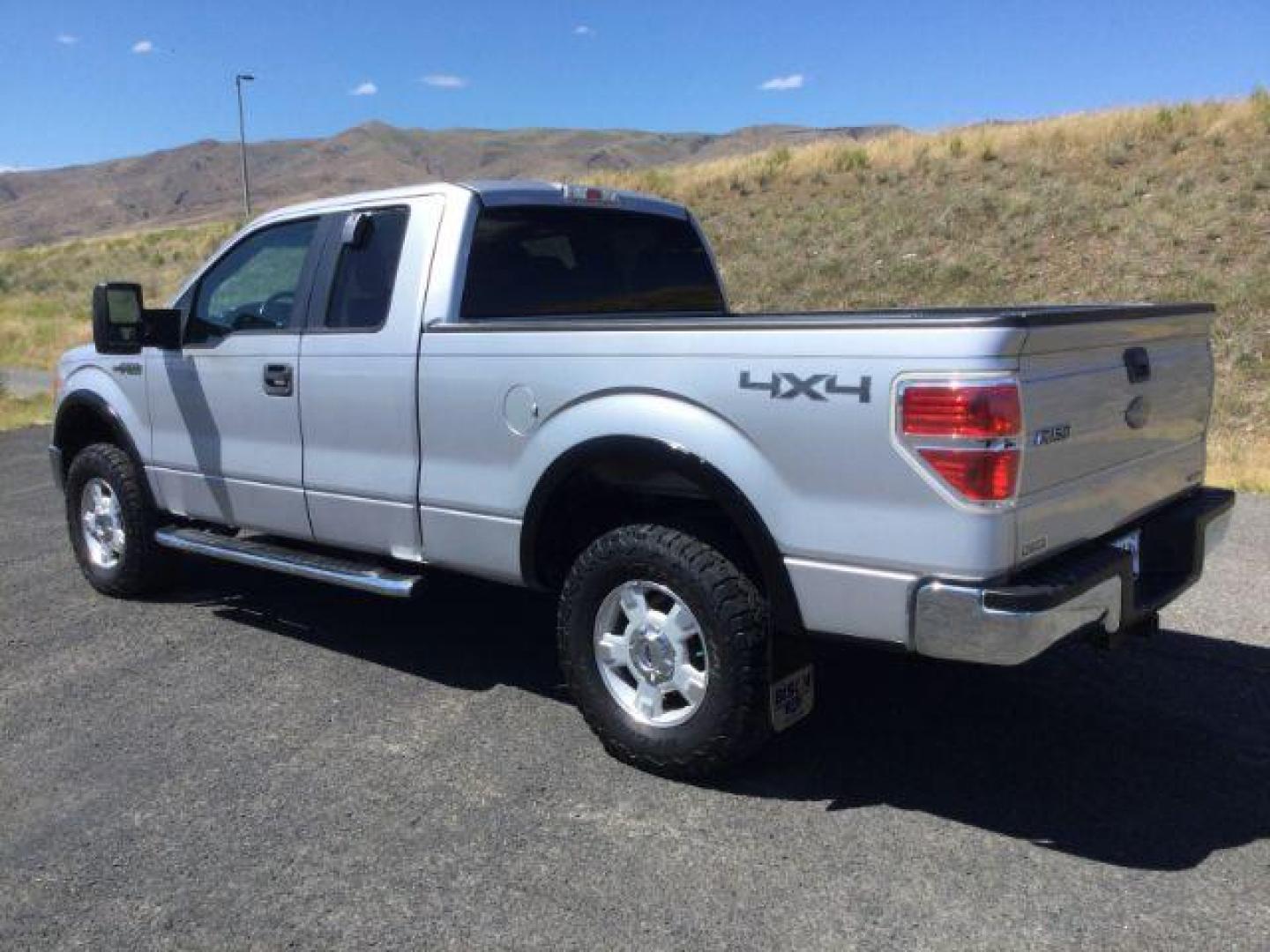 2011 Ingot Silver Ford F-150 XLT SuperCab 6.5-ft. Bed 4WD (1FTFX1EF9BF) with an 5.0L V8 engine, 6-Speed Automatic transmission, located at 1801 Main Street, Lewiston, 83501, (208) 743-9371, 46.417065, -117.004799 - Photo#2