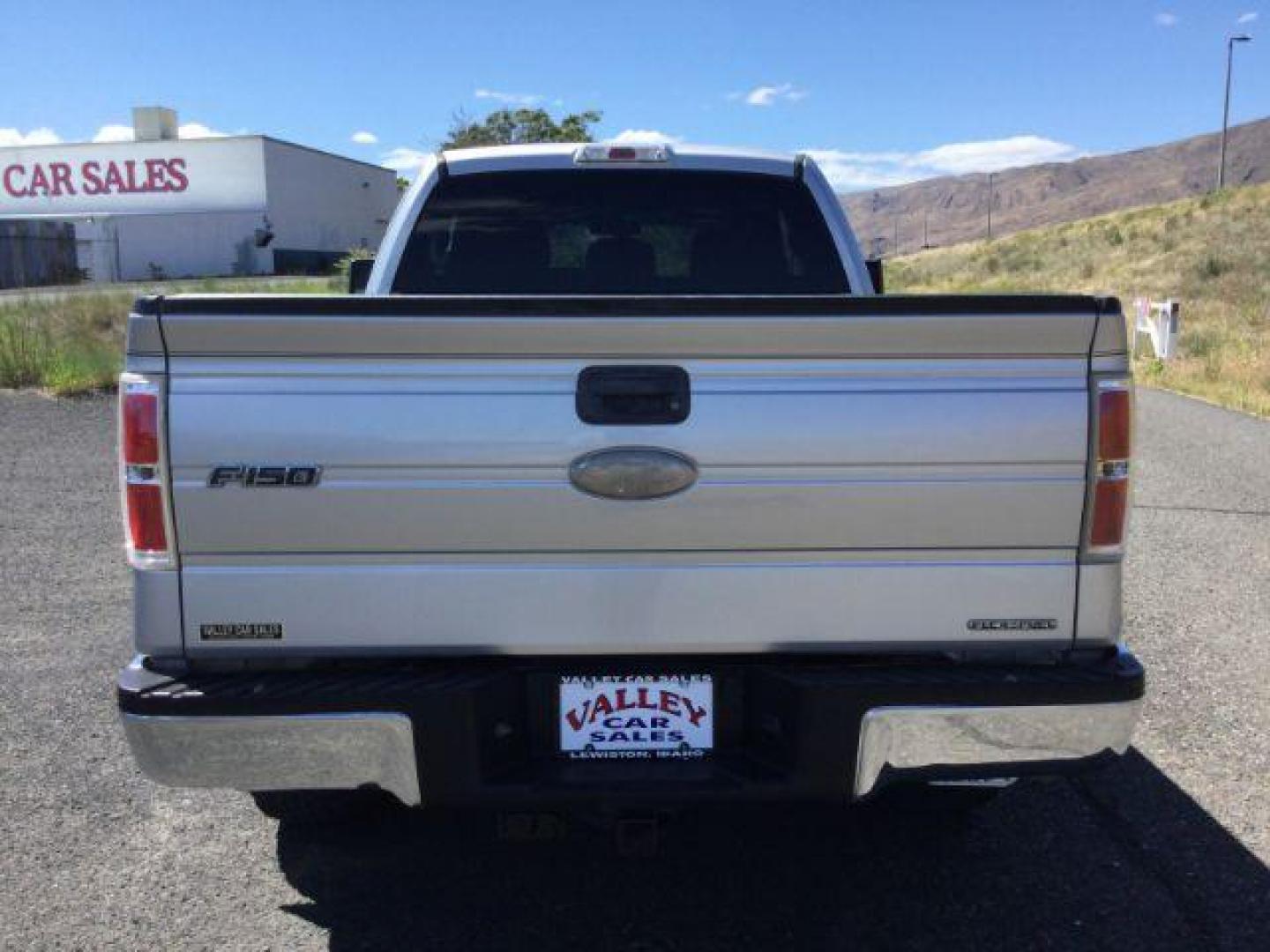 2011 Ingot Silver Ford F-150 XLT SuperCab 6.5-ft. Bed 4WD (1FTFX1EF9BF) with an 5.0L V8 engine, 6-Speed Automatic transmission, located at 1801 Main Street, Lewiston, 83501, (208) 743-9371, 46.417065, -117.004799 - Photo#3