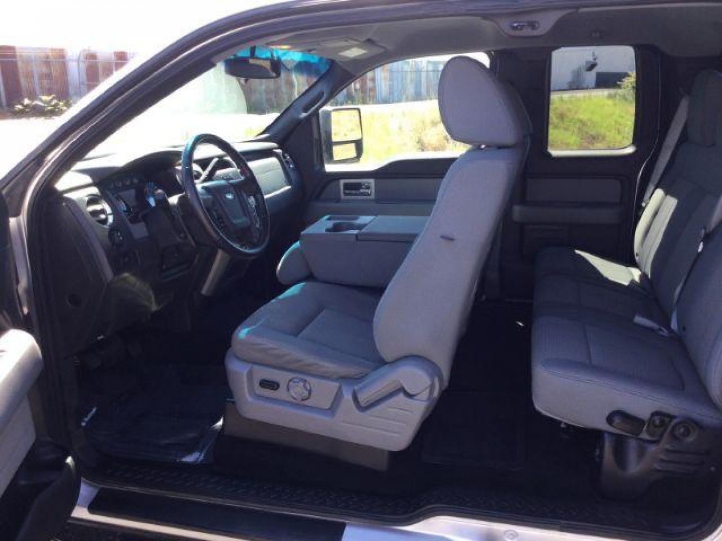 2011 Ingot Silver Ford F-150 XLT SuperCab 6.5-ft. Bed 4WD (1FTFX1EF9BF) with an 5.0L V8 engine, 6-Speed Automatic transmission, located at 1801 Main Street, Lewiston, 83501, (208) 743-9371, 46.417065, -117.004799 - Photo#6