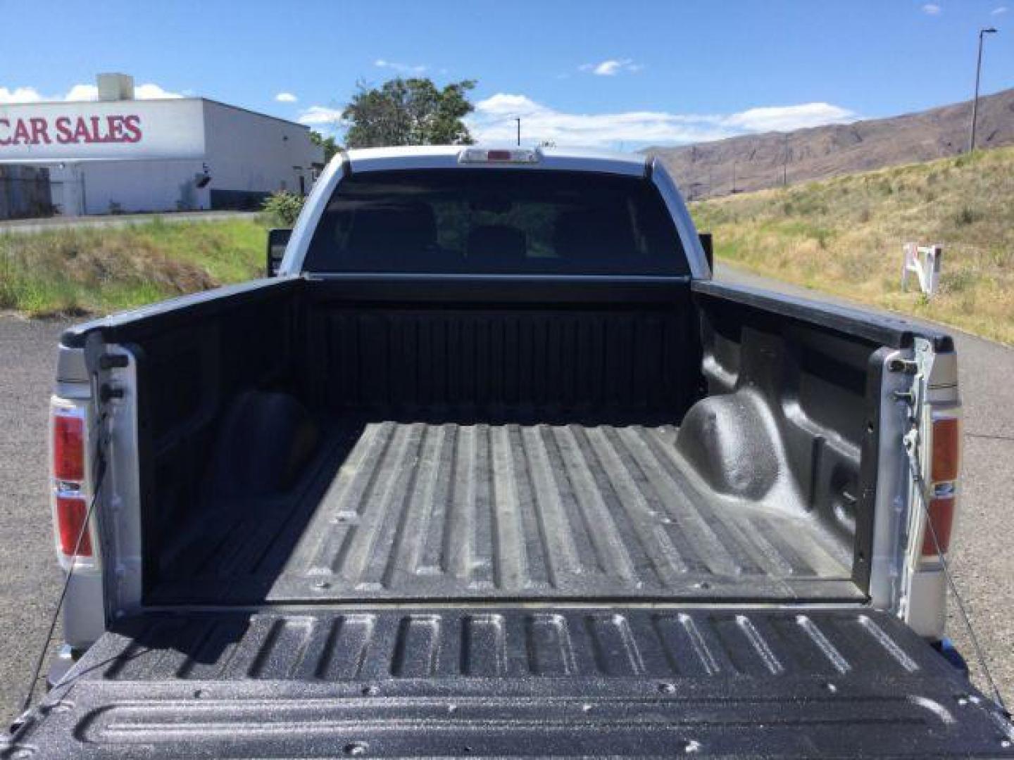 2011 Ingot Silver Ford F-150 XLT SuperCab 6.5-ft. Bed 4WD (1FTFX1EF9BF) with an 5.0L V8 engine, 6-Speed Automatic transmission, located at 1801 Main Street, Lewiston, 83501, (208) 743-9371, 46.417065, -117.004799 - Photo#7