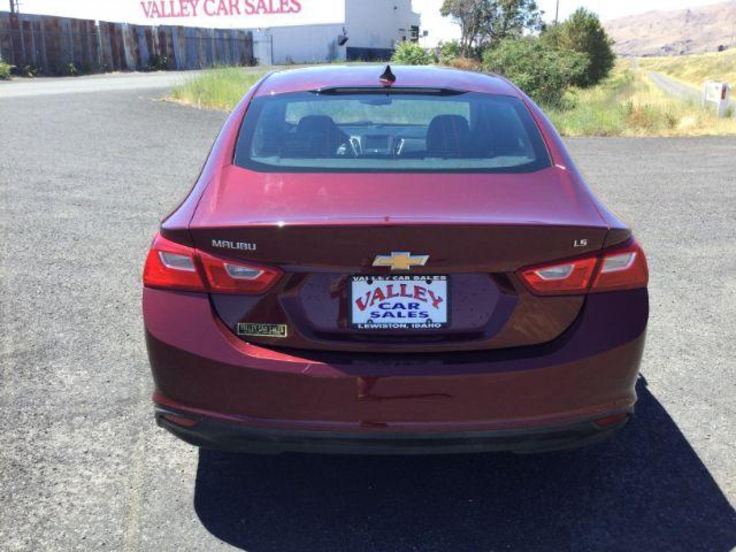 2016 Crystal Red Tintcoat /BLACK CLOTH Chevrolet Malibu LS (1G1ZB5ST5GF) with an 1.5L L4 DOHC 16V engine, 6-Speed Automatic transmission, located at 1801 Main Street, Lewiston, 83501, (208) 743-9371, 46.417065, -117.004799 - Photo#5