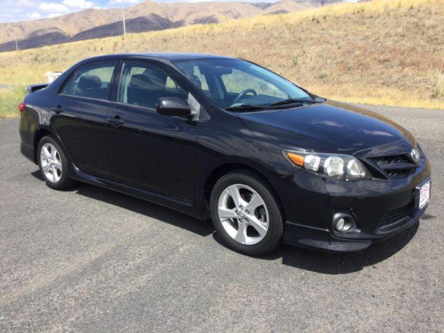 2013 Black Sand Pearl /Dark Charcoal Cloth Interior Toyota Corolla S 5-Speed MT (2T1BU4EE5DC) with an 1.8L L4 DOHC 16V engine, 5-Speed Manual transmission, located at 1801 Main Street, Lewiston, 83501, (208) 743-9371, 46.417065, -117.004799 - Photo#11