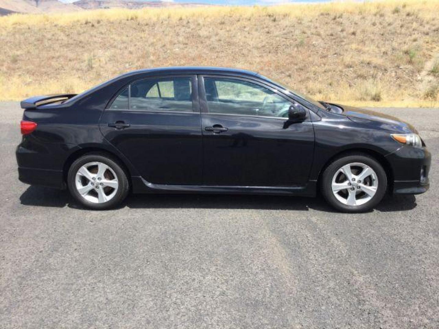 2013 Black Sand Pearl /Dark Charcoal Cloth Interior Toyota Corolla S 5-Speed MT (2T1BU4EE5DC) with an 1.8L L4 DOHC 16V engine, 5-Speed Manual transmission, located at 1801 Main Street, Lewiston, 83501, (208) 743-9371, 46.417065, -117.004799 - Photo#12