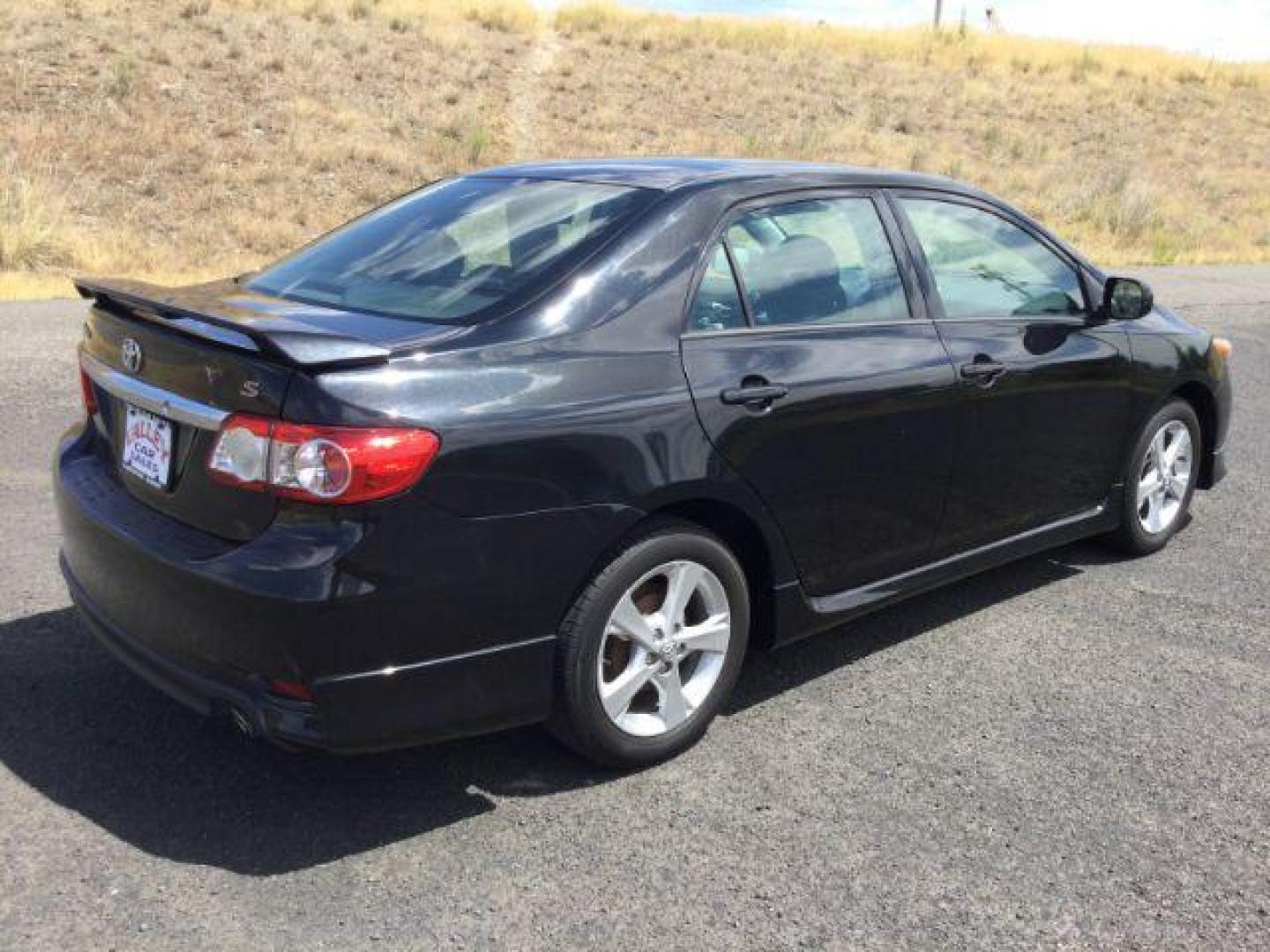 2013 Black Sand Pearl /Dark Charcoal Cloth Interior Toyota Corolla S 5-Speed MT (2T1BU4EE5DC) with an 1.8L L4 DOHC 16V engine, 5-Speed Manual transmission, located at 1801 Main Street, Lewiston, 83501, (208) 743-9371, 46.417065, -117.004799 - Photo#13