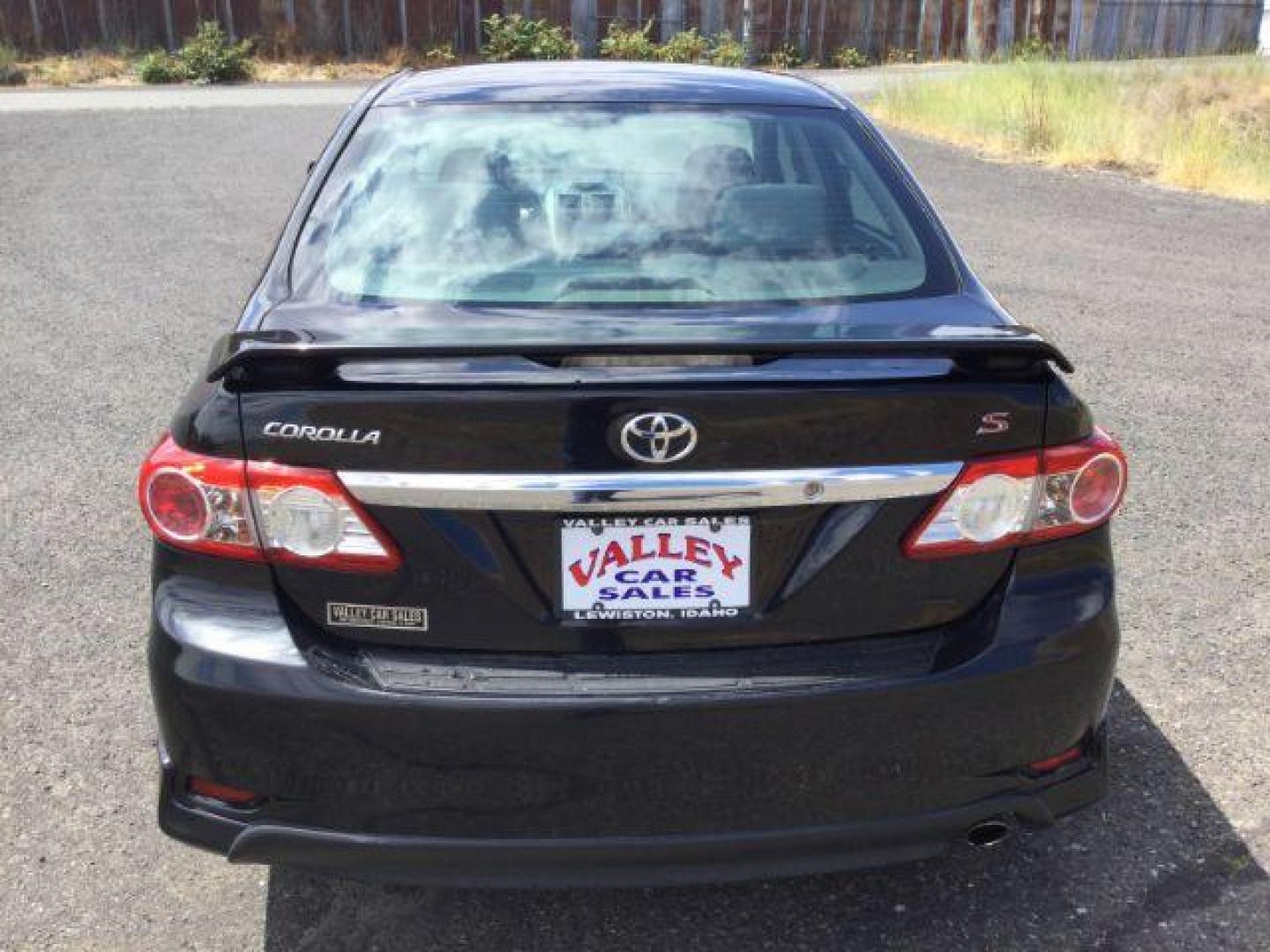 2013 Black Sand Pearl /Dark Charcoal Cloth Interior Toyota Corolla S 5-Speed MT (2T1BU4EE5DC) with an 1.8L L4 DOHC 16V engine, 5-Speed Manual transmission, located at 1801 Main Street, Lewiston, 83501, (208) 743-9371, 46.417065, -117.004799 - Photo#7