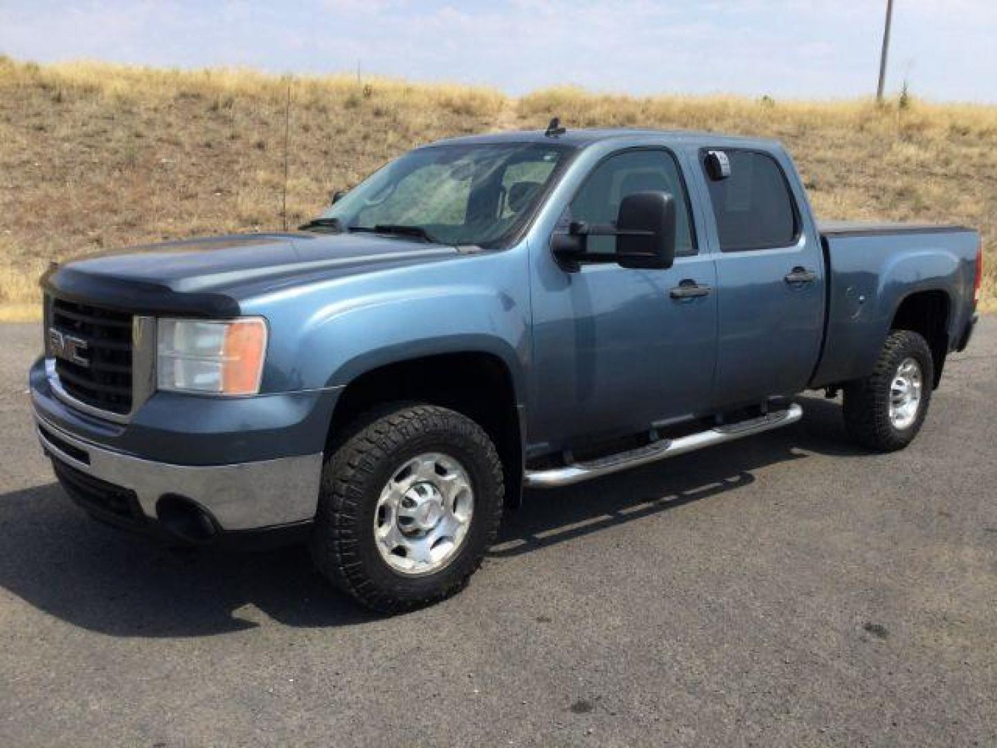 2008 Stealth Gray Metallic /Ebony Cloth Interior GMC Sierra 2500HD SLE1 Crew Cab Std. Box 4WD (1GTHK23K98F) with an 6.0L V8 16V OHV engine, 6-Speed Automatic transmission, located at 1801 Main Street, Lewiston, 83501, (208) 743-9371, 46.417065, -117.004799 - Photo#0