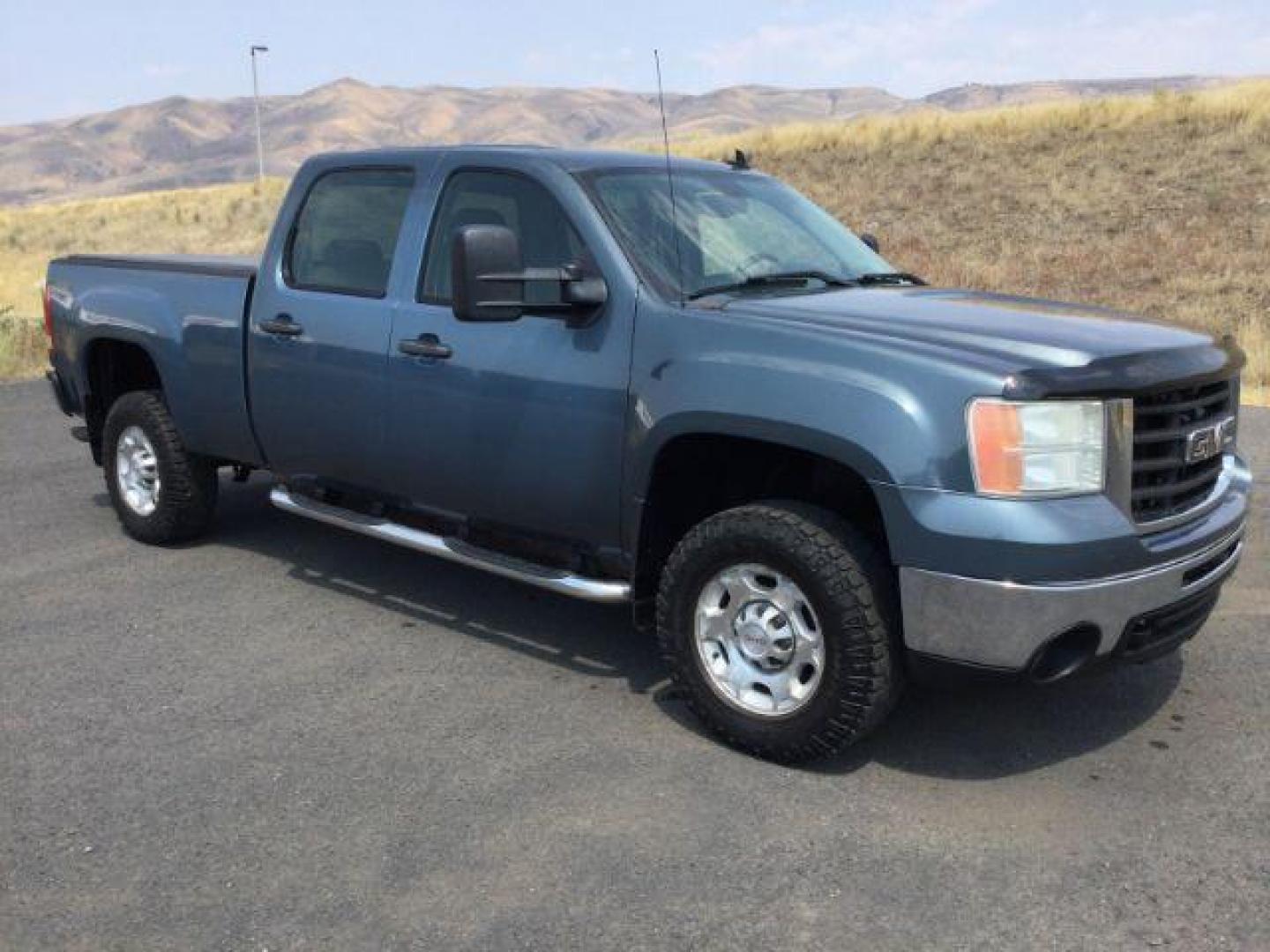 2008 Stealth Gray Metallic /Ebony Cloth Interior GMC Sierra 2500HD SLE1 Crew Cab Std. Box 4WD (1GTHK23K98F) with an 6.0L V8 16V OHV engine, 6-Speed Automatic transmission, located at 1801 Main Street, Lewiston, 83501, (208) 743-9371, 46.417065, -117.004799 - Photo#9