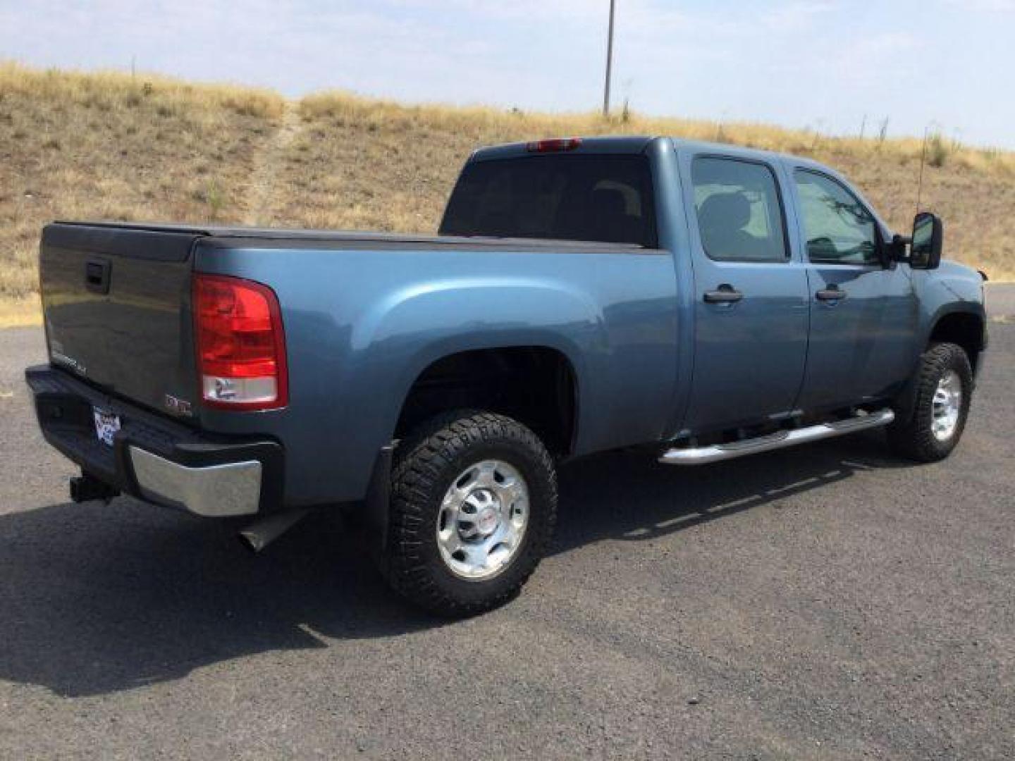 2008 Stealth Gray Metallic /Ebony Cloth Interior GMC Sierra 2500HD SLE1 Crew Cab Std. Box 4WD (1GTHK23K98F) with an 6.0L V8 16V OHV engine, 6-Speed Automatic transmission, located at 1801 Main Street, Lewiston, 83501, (208) 743-9371, 46.417065, -117.004799 - Photo#11