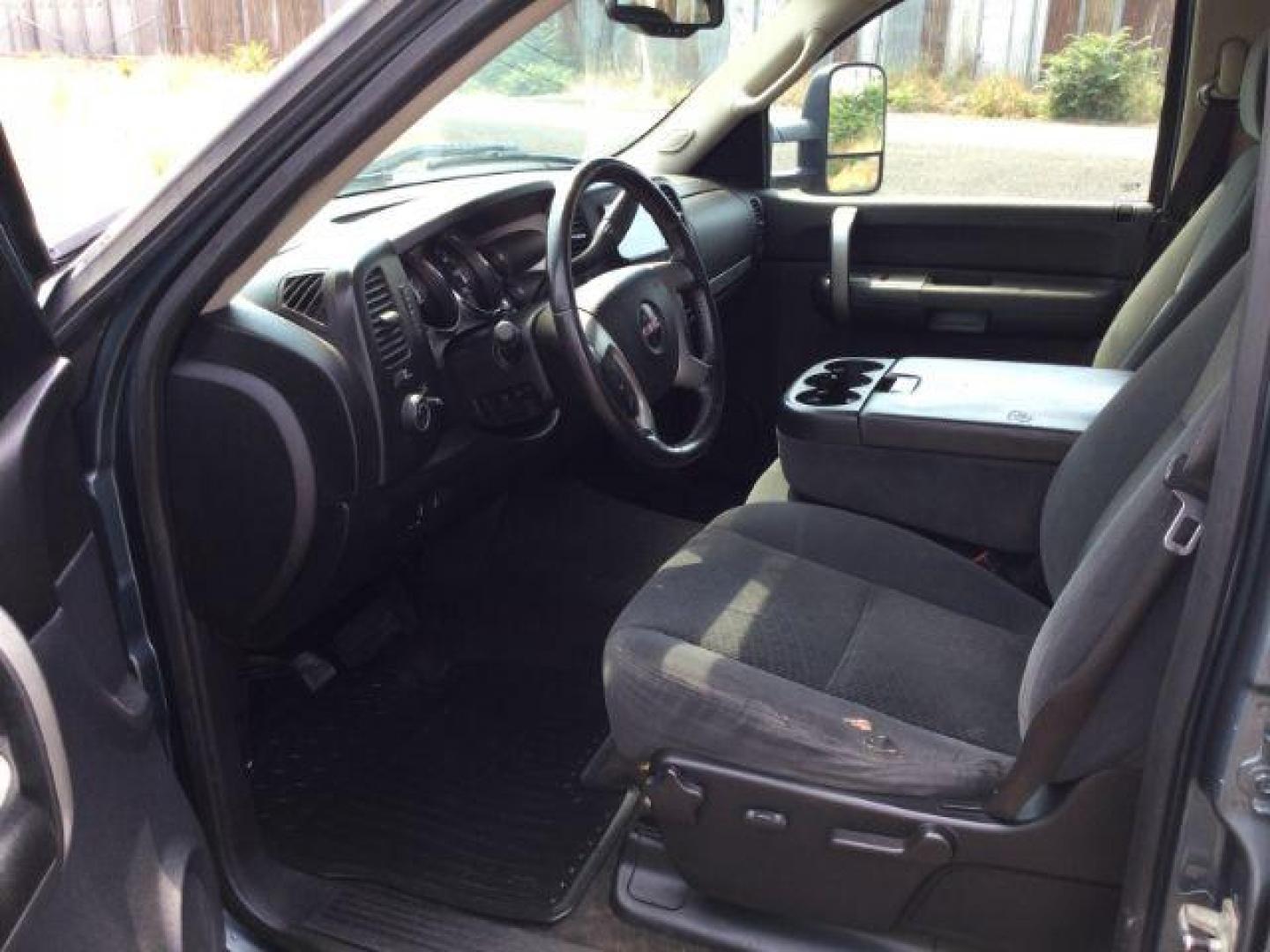 2008 Stealth Gray Metallic /Ebony Cloth Interior GMC Sierra 2500HD SLE1 Crew Cab Std. Box 4WD (1GTHK23K98F) with an 6.0L V8 16V OHV engine, 6-Speed Automatic transmission, located at 1801 Main Street, Lewiston, 83501, (208) 743-9371, 46.417065, -117.004799 - Photo#3