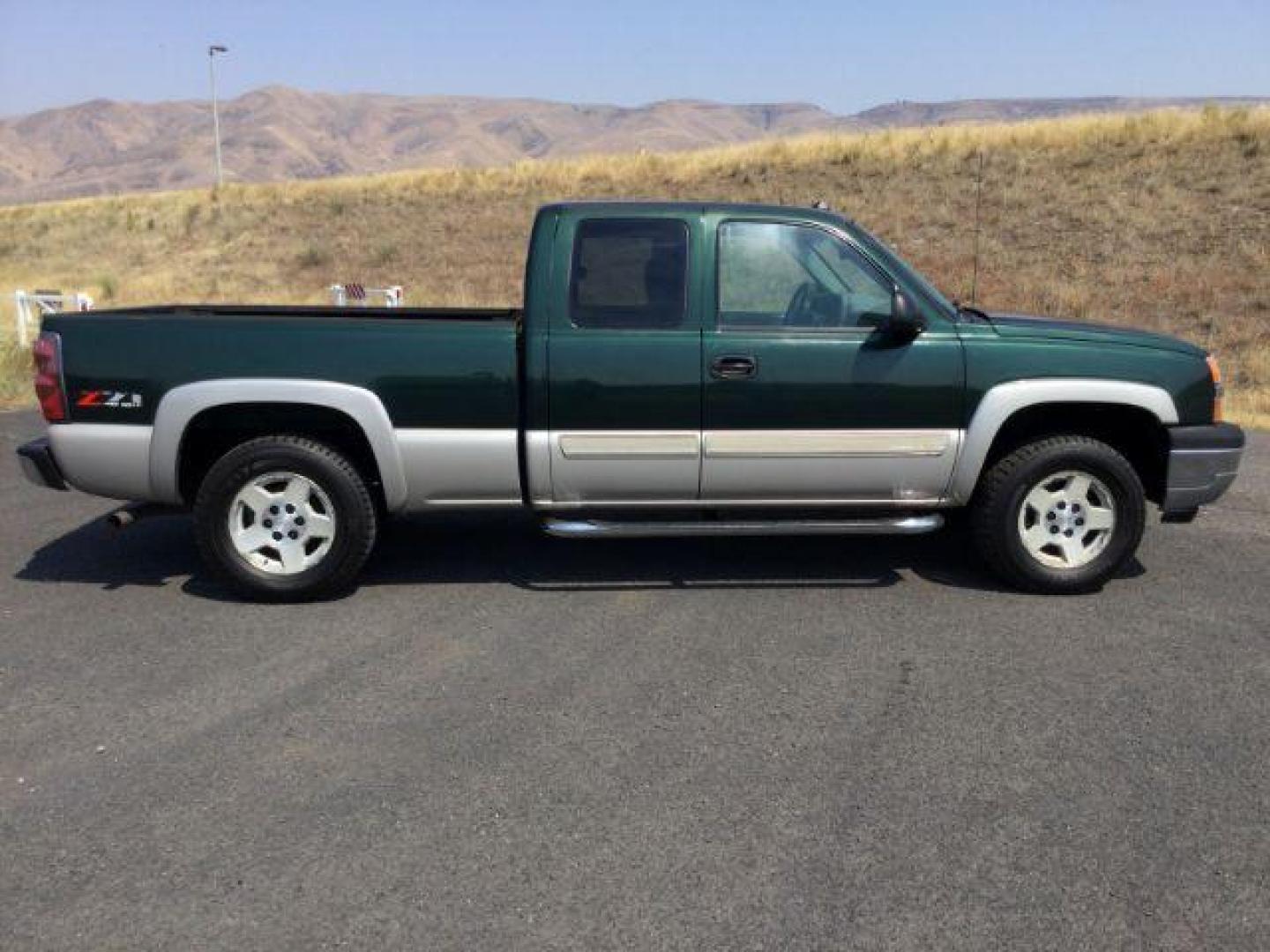 2005 Dark Green Metallic /Tan Leather Interior Chevrolet Silverado 1500 LT Ext. Cab Short Bed 4WD (1GCEK19B15Z) with an 5.3L V8 OHV 16V engine, 4-Speed Automatic transmission, located at 1801 Main Street, Lewiston, 83501, (208) 743-9371, 46.417065, -117.004799 - Photo#10