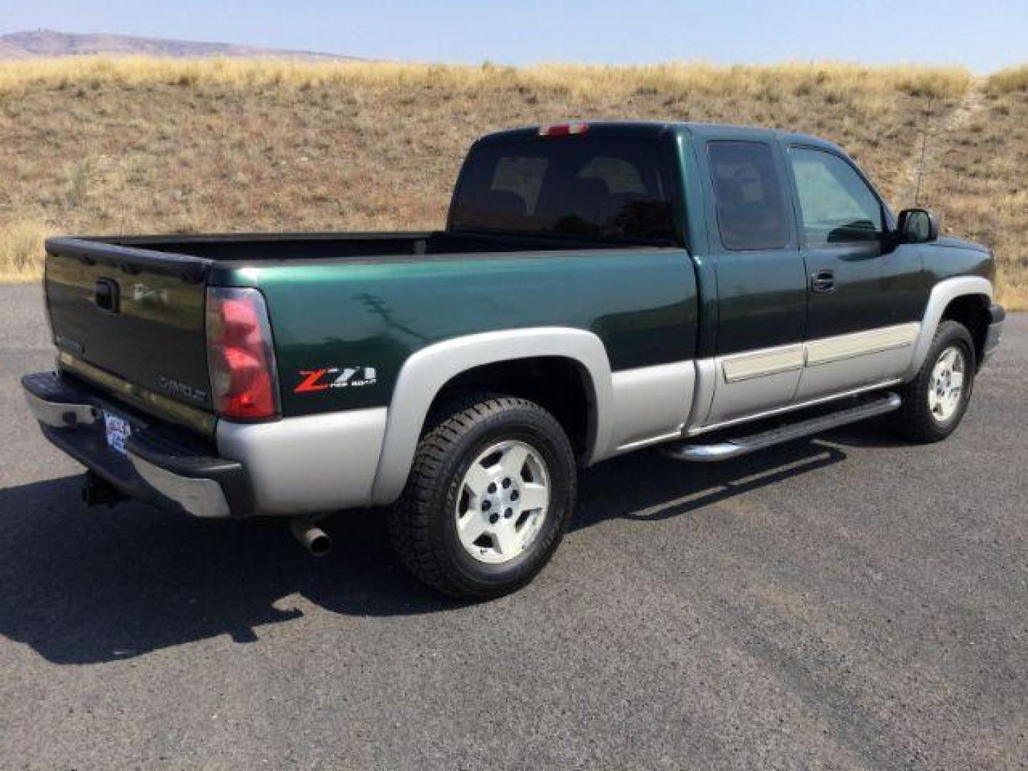 2005 Dark Green Metallic /Tan Leather Interior Chevrolet Silverado 1500 LT Ext. Cab Short Bed 4WD (1GCEK19B15Z) with an 5.3L V8 OHV 16V engine, 4-Speed Automatic transmission, located at 1801 Main Street, Lewiston, 83501, (208) 743-9371, 46.417065, -117.004799 - Photo#11