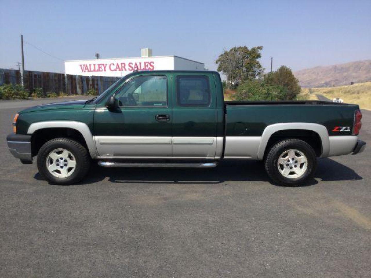 2005 Dark Green Metallic /Tan Leather Interior Chevrolet Silverado 1500 LT Ext. Cab Short Bed 4WD (1GCEK19B15Z) with an 5.3L V8 OHV 16V engine, 4-Speed Automatic transmission, located at 1801 Main Street, Lewiston, 83501, (208) 743-9371, 46.417065, -117.004799 - Photo#1