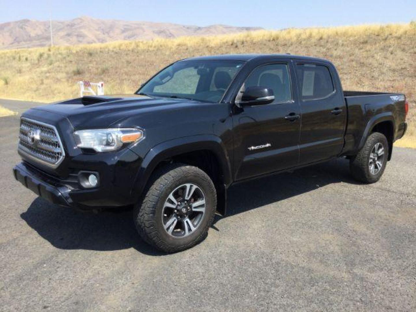 2016 Black /BLACK CLOTH Toyota Tacoma SR5 Double Cab Super Long Bed V6 6AT 4WD (5TFDZ5BN4GX) with an 3.5L V6 DOHC 24V engine, 6-Speed Automatic transmission, located at 1801 Main Street, Lewiston, 83501, (208) 743-9371, 46.417065, -117.004799 - Photo#0